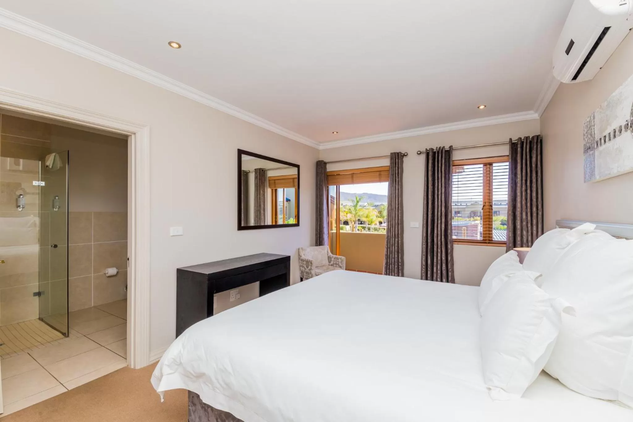 Photo of the whole room, Bed in Devonvale Golf & Wine Estate
