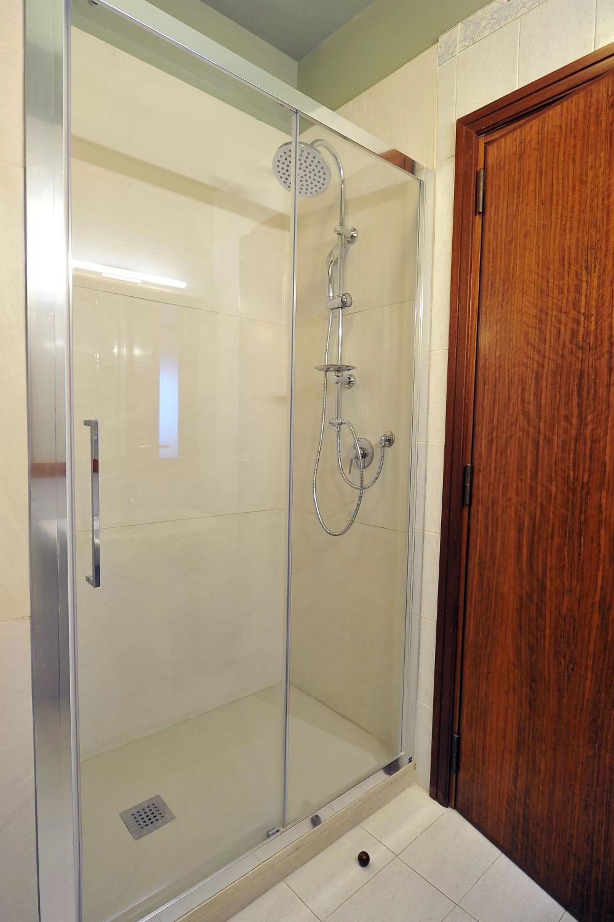 Shower in Grand Hotel Cesare Augusto