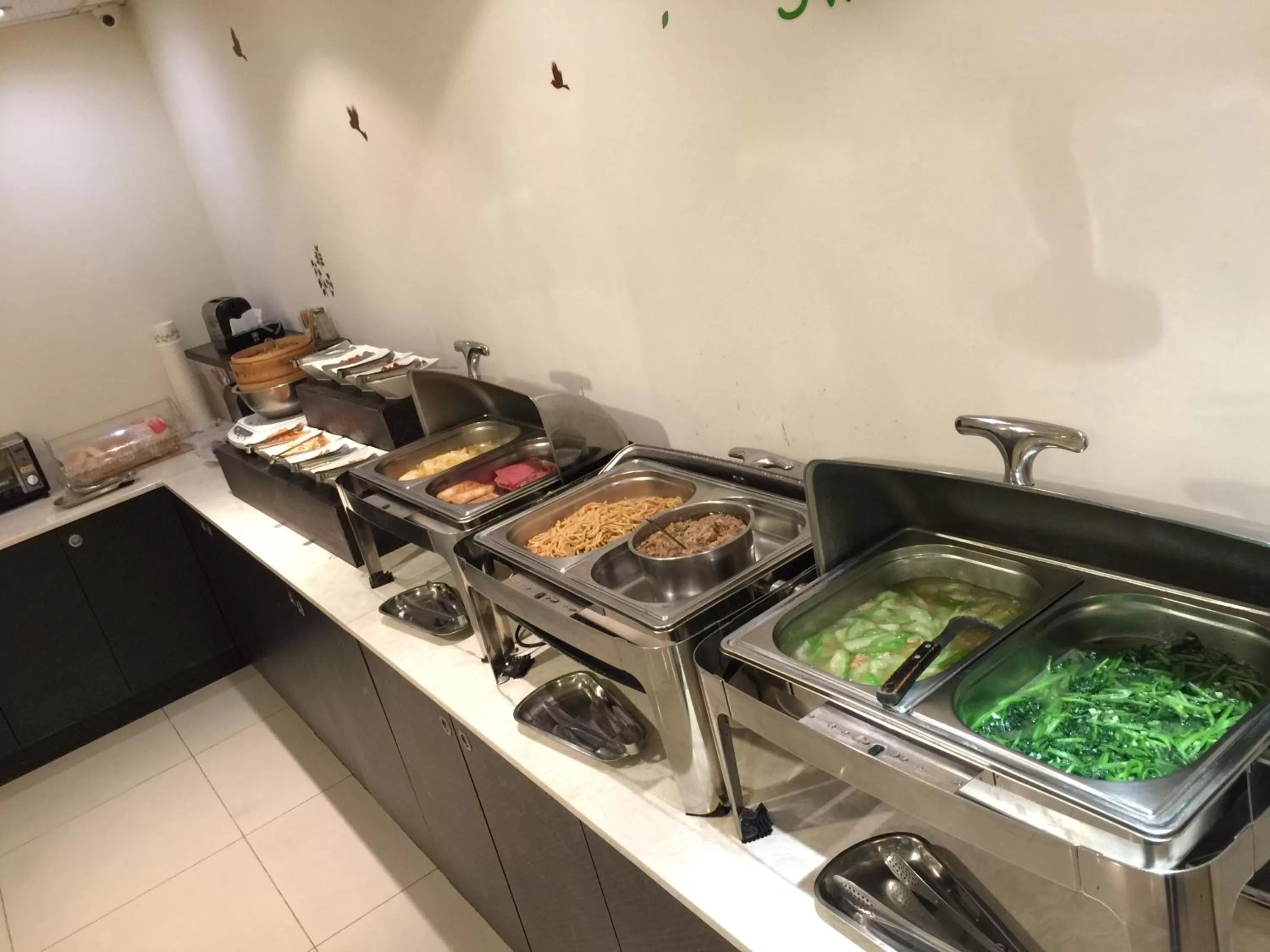 Buffet breakfast in Discovery Motel - Yanping