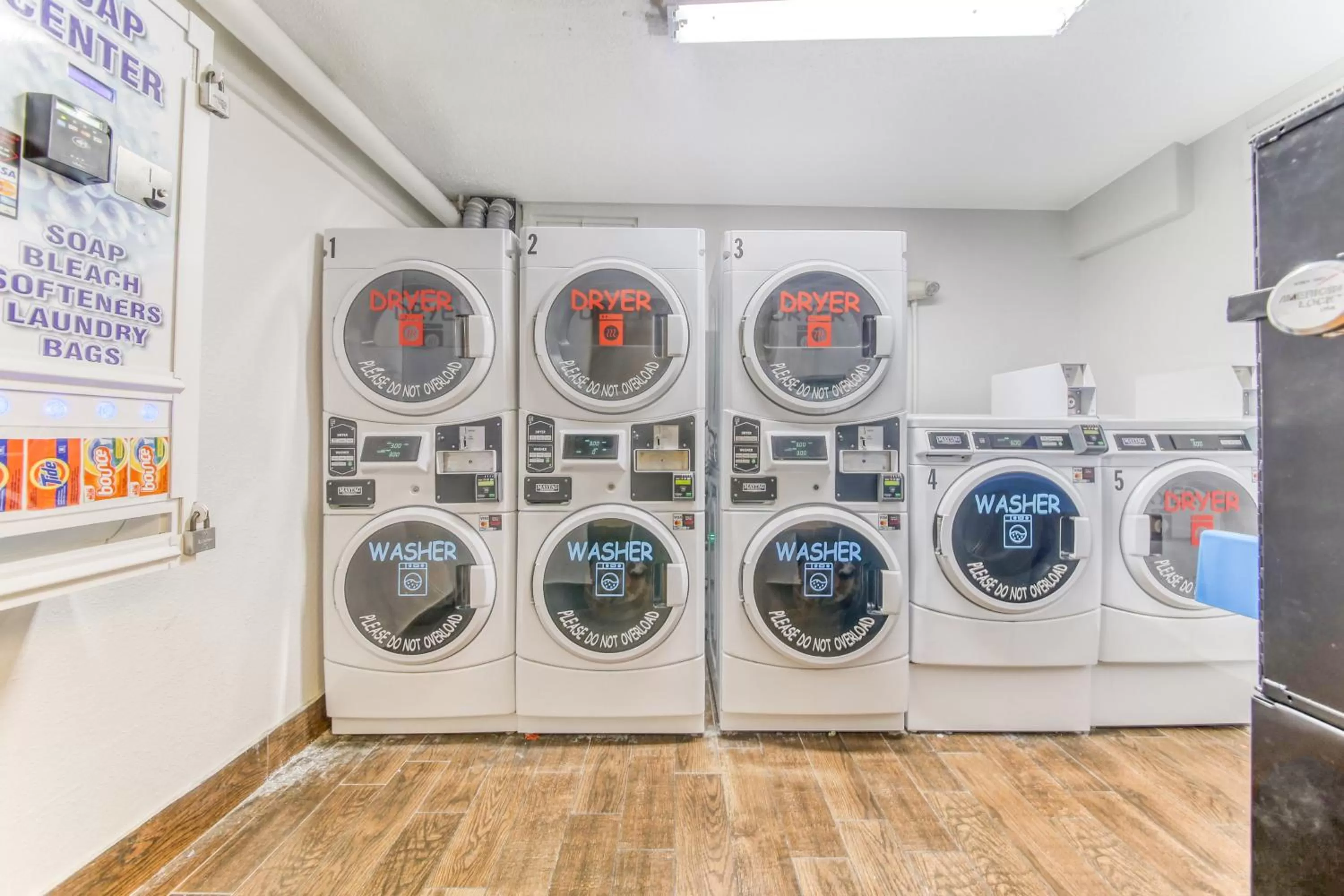 laundry in Floridian Express International Drive