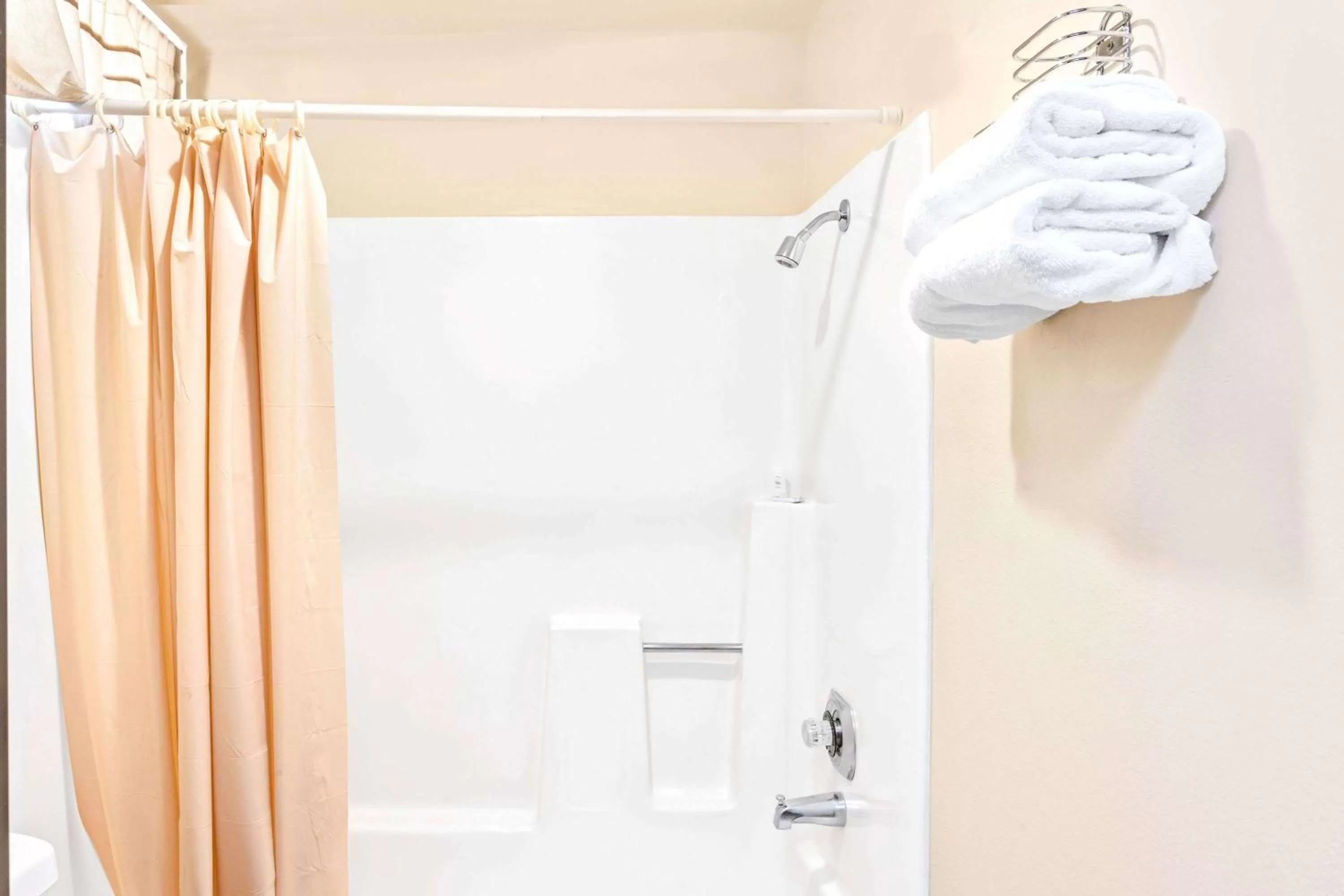 Photo of the whole room in Vantage Point Inn - Woodland Hills