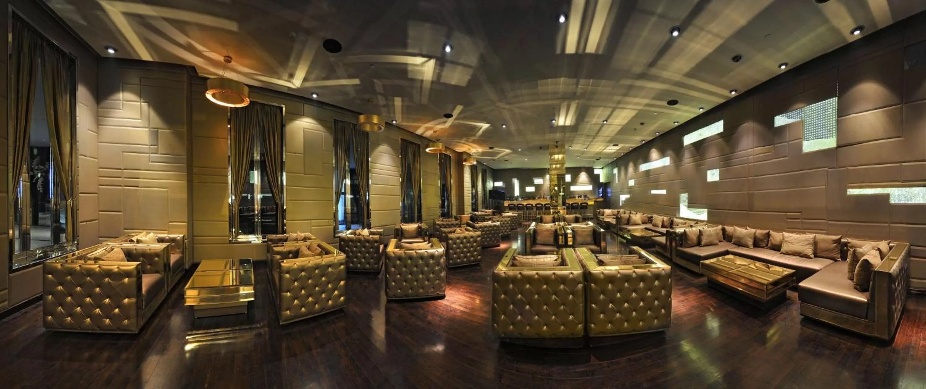 Lounge or bar in Radisson Blu Hotel New Delhi Paschim Vihar