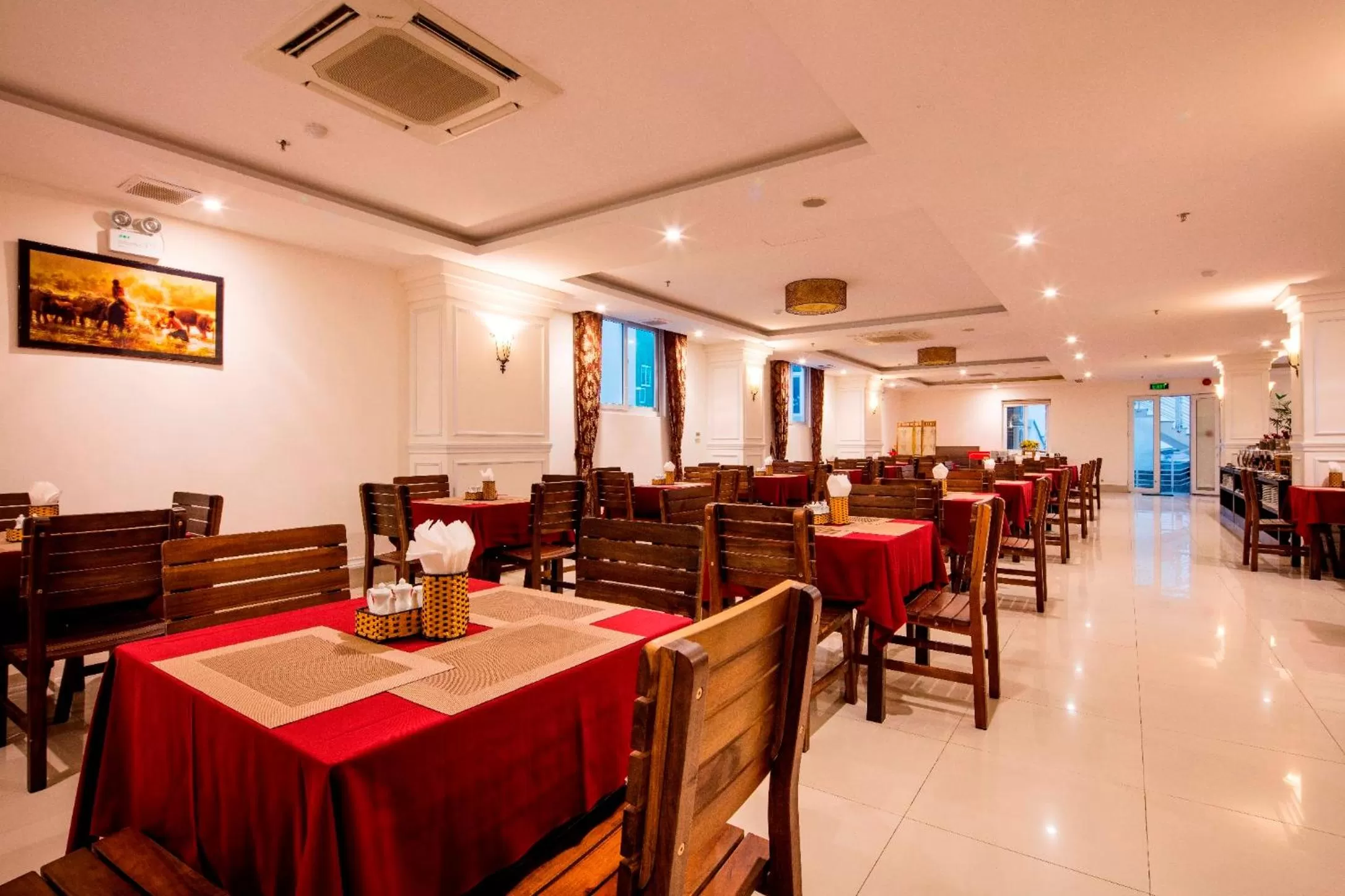 Restaurant/places to eat in Edele Nha Trang Hotel