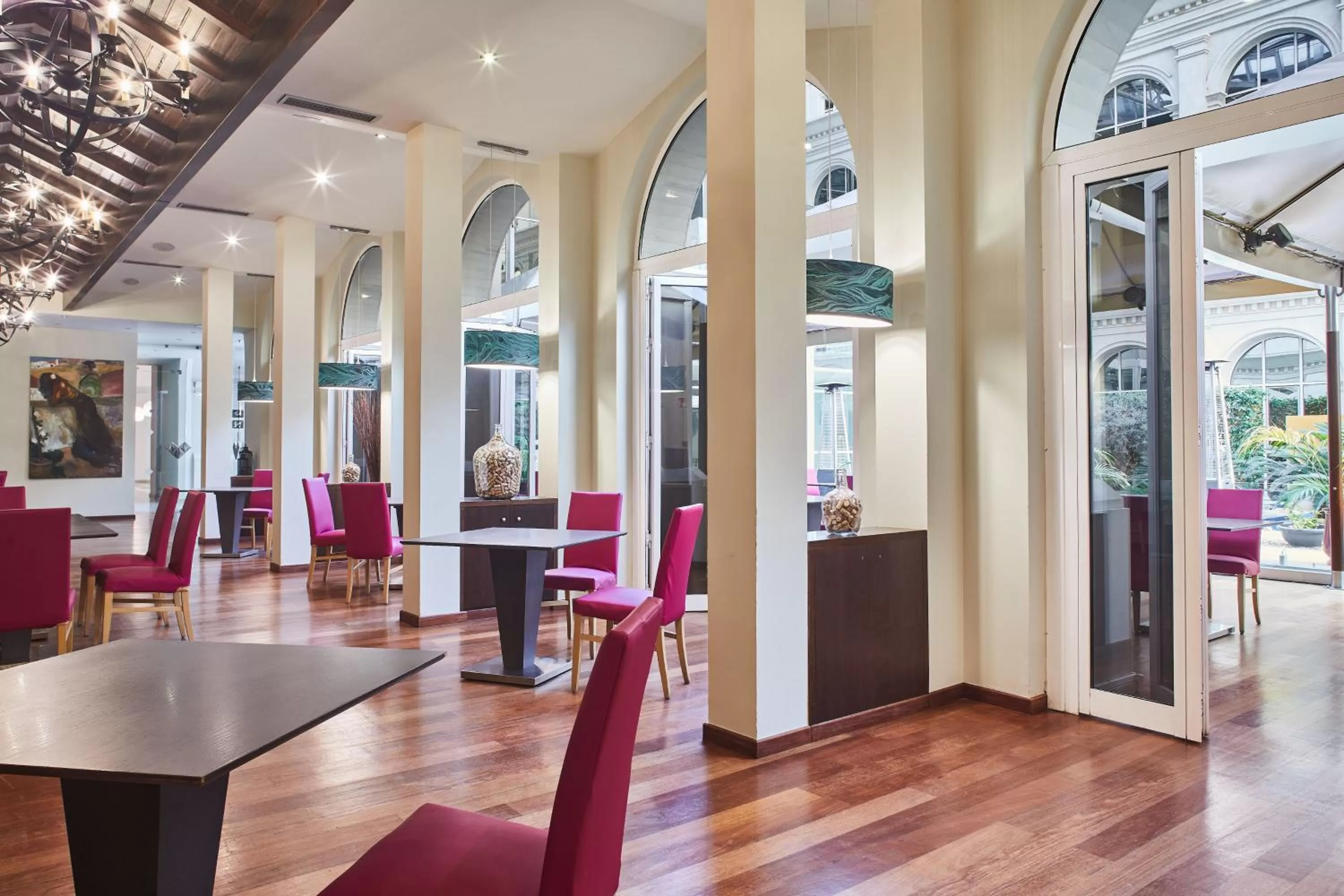 Restaurant/places to eat in Silken Al-Andalus Palace