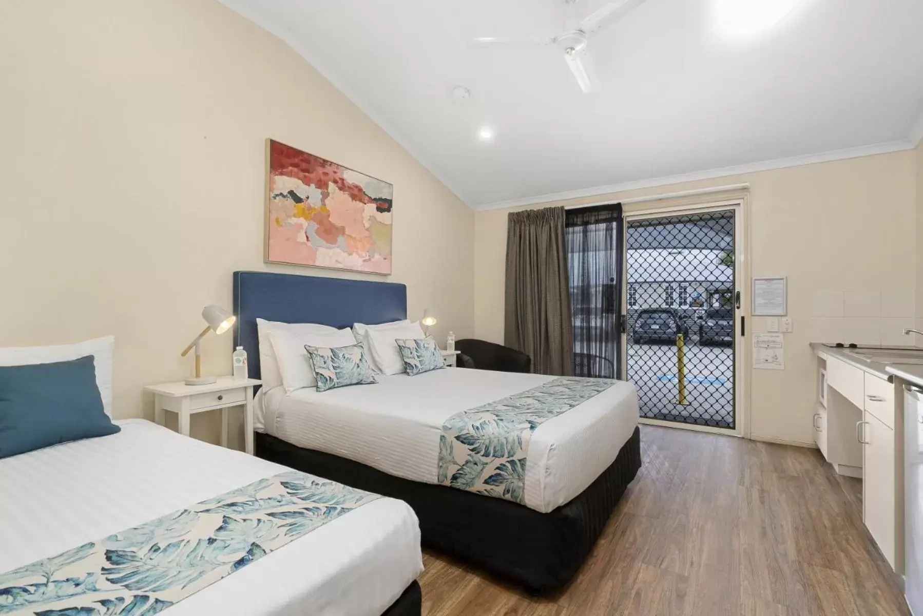 Triple Room - Disability Access in Caboolture Central Motor Inn, Sure Stay Collection by BW Triple Room - Disability Access in Caboolture Central Motor Inn, Sure Stay Collection by BW