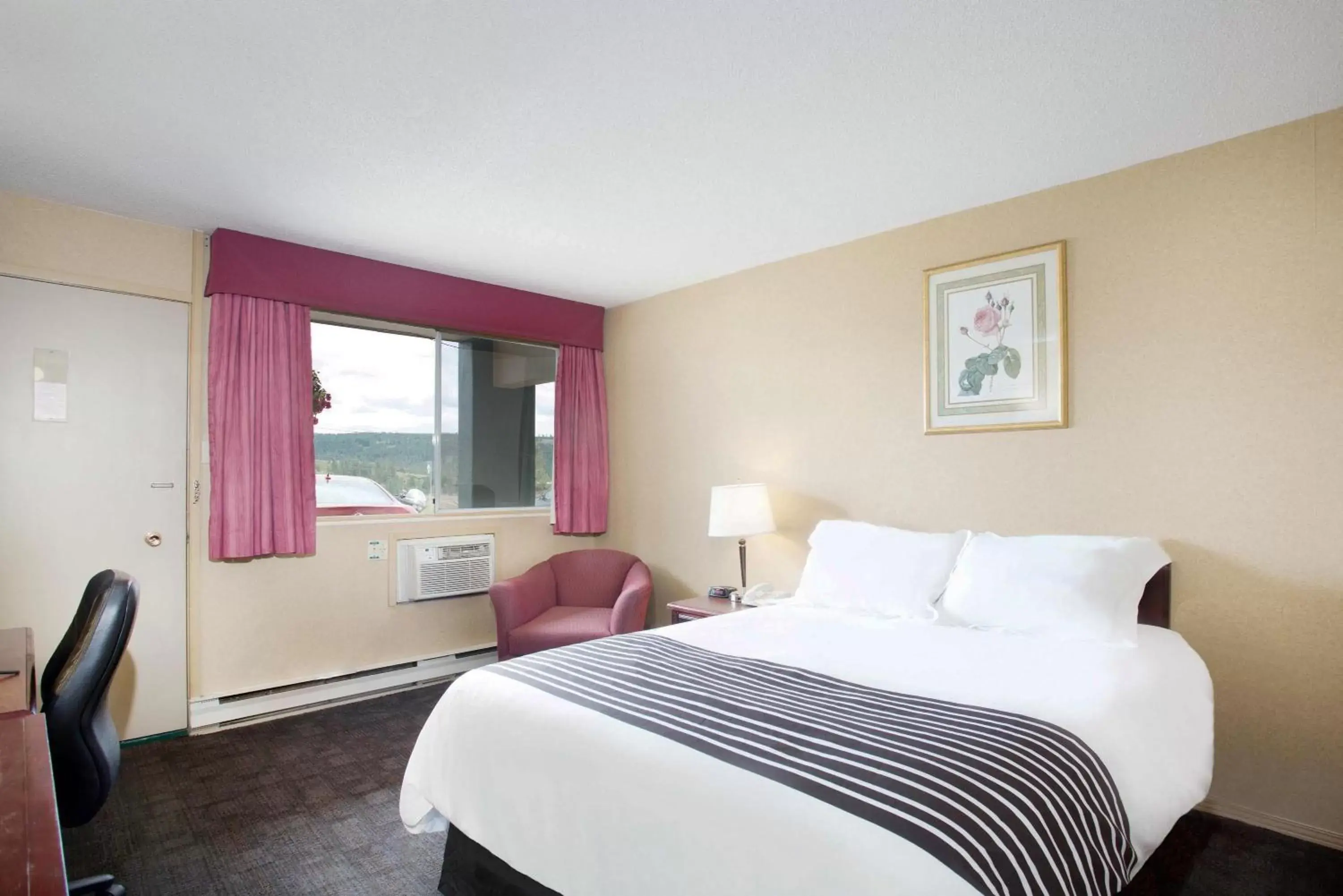 Standard Room, 1 Queen Bed in Sandman Inn Princeton Standard Room, 1 Queen Bed in Sandman Inn Princeton