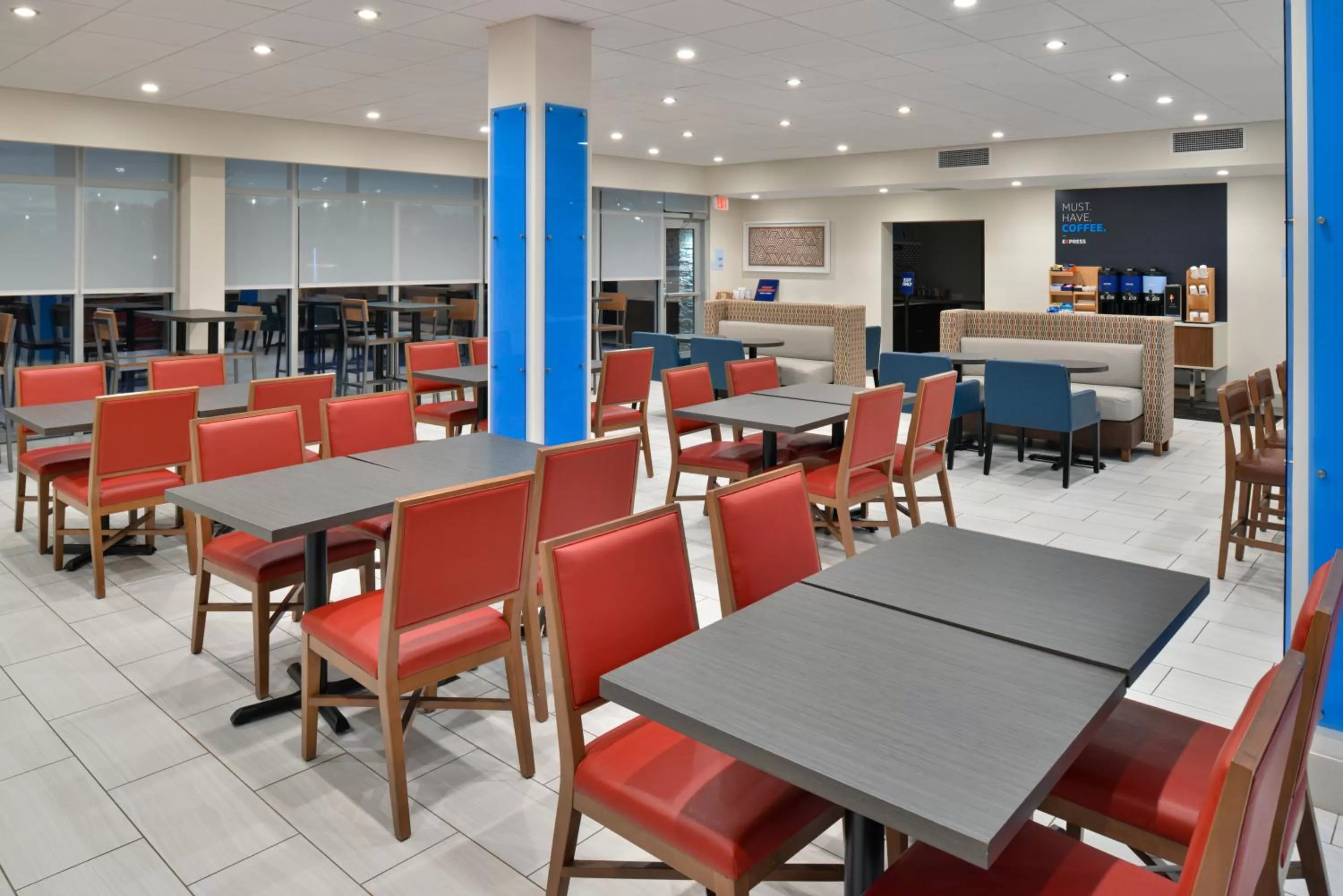 Seating area in Holiday Inn Express Orlando - South Park by IHG