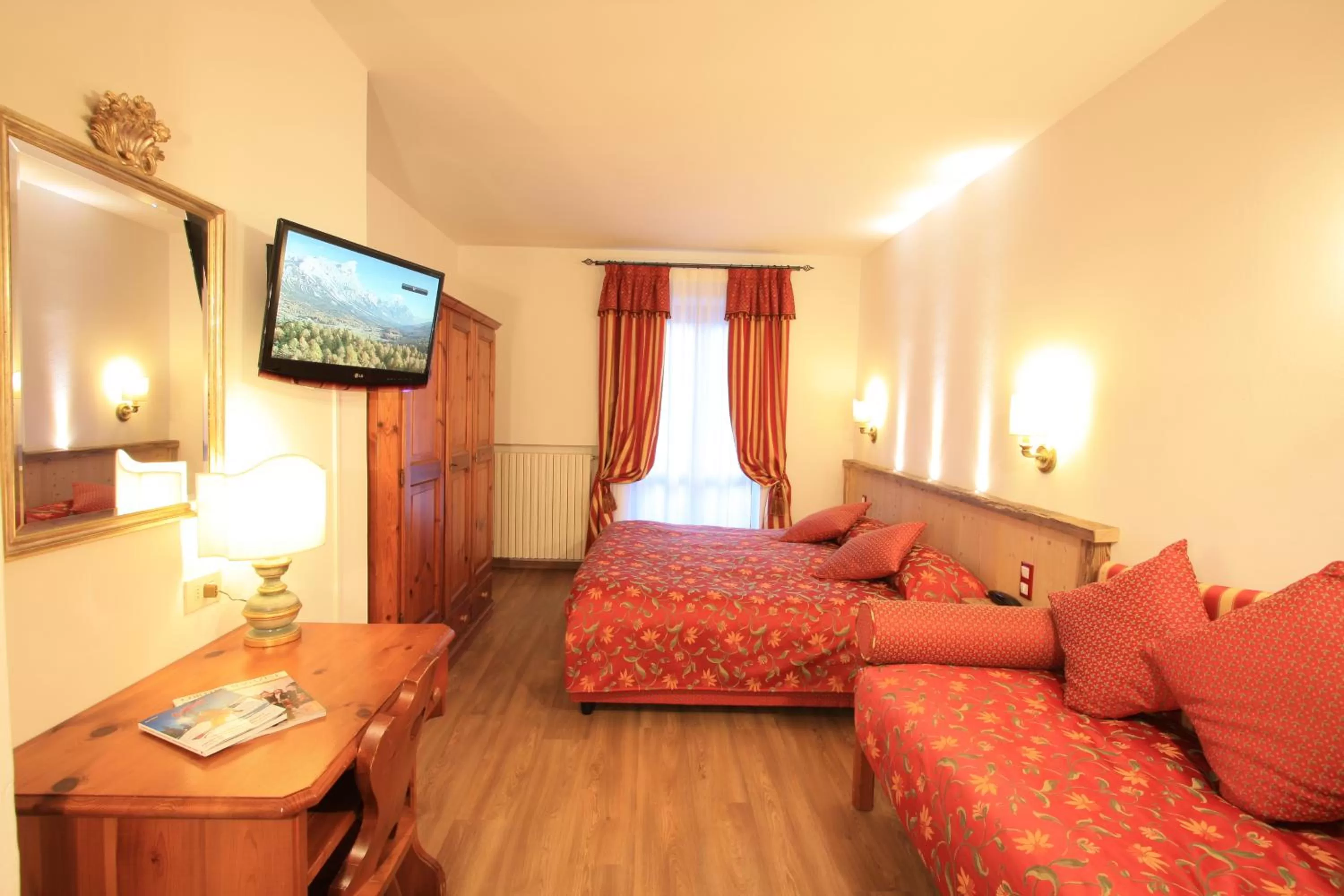 Photo of the whole room, Bed in Hotel Trieste