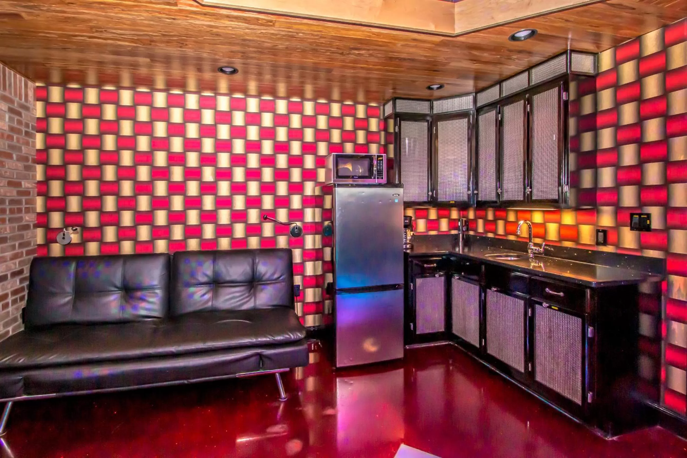 Kitchen or kitchenette, Kitchen/Kitchenette in Adventure Suites