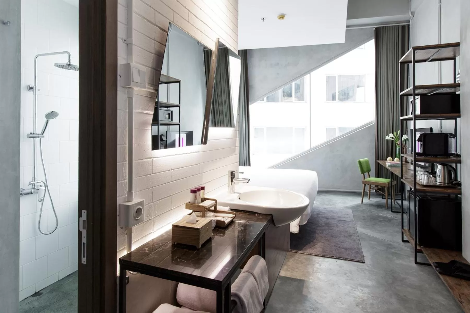 Photo of the whole room, Bed in Janevalla Bandung