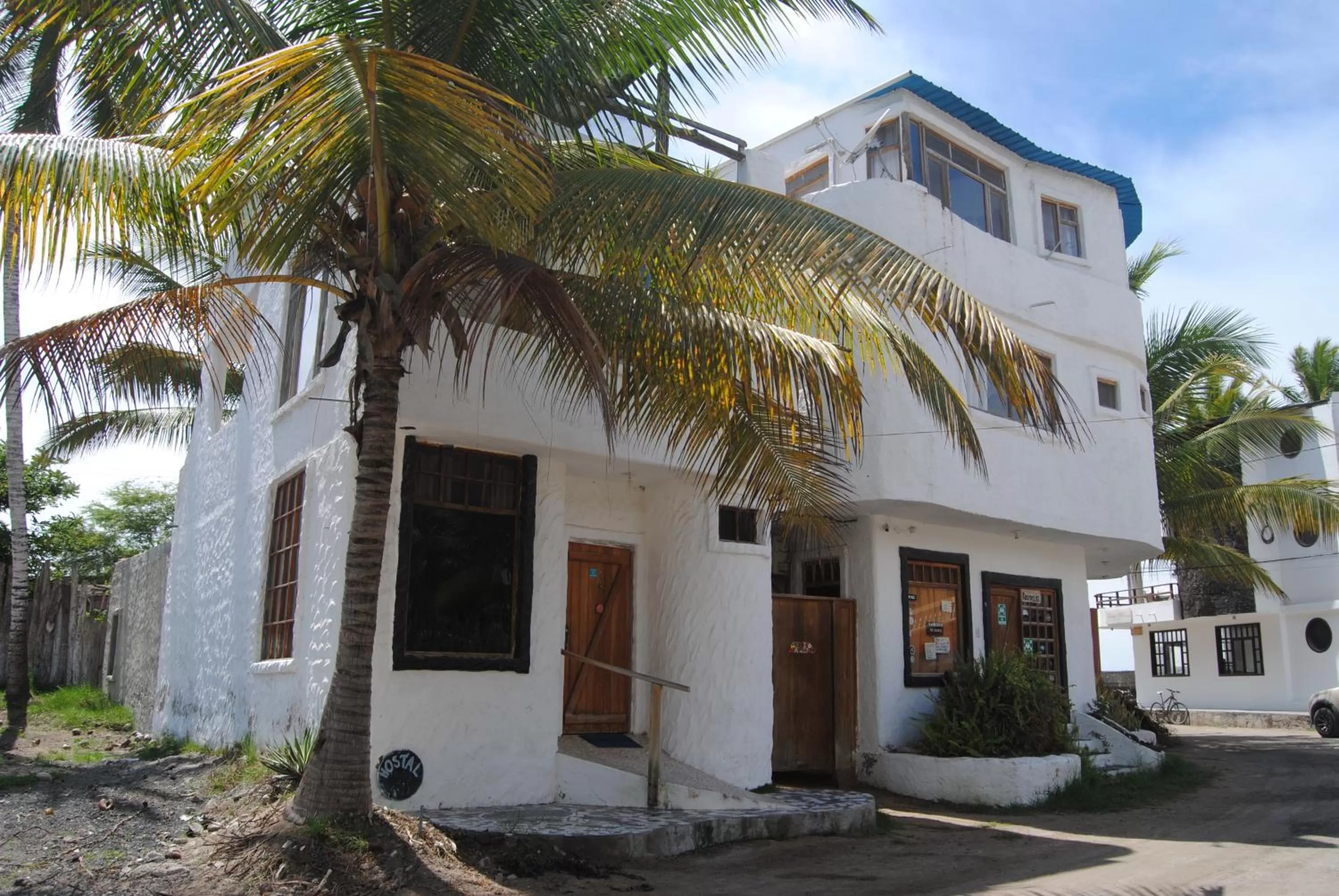 Property Building in Hostal Galapagos by Bar de Beto