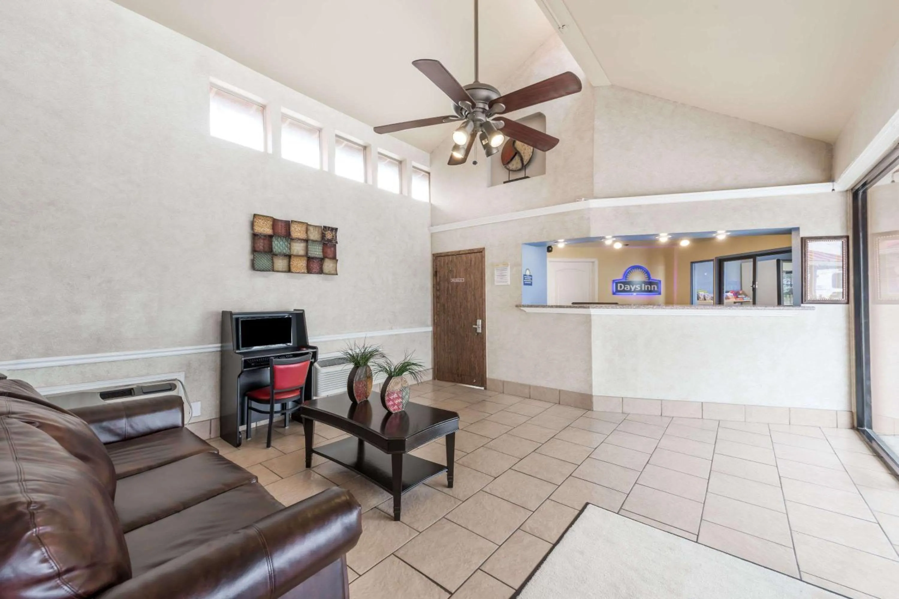 Lobby or reception in Days Inn by Wyndham San Antonio Splashtown/ATT Center