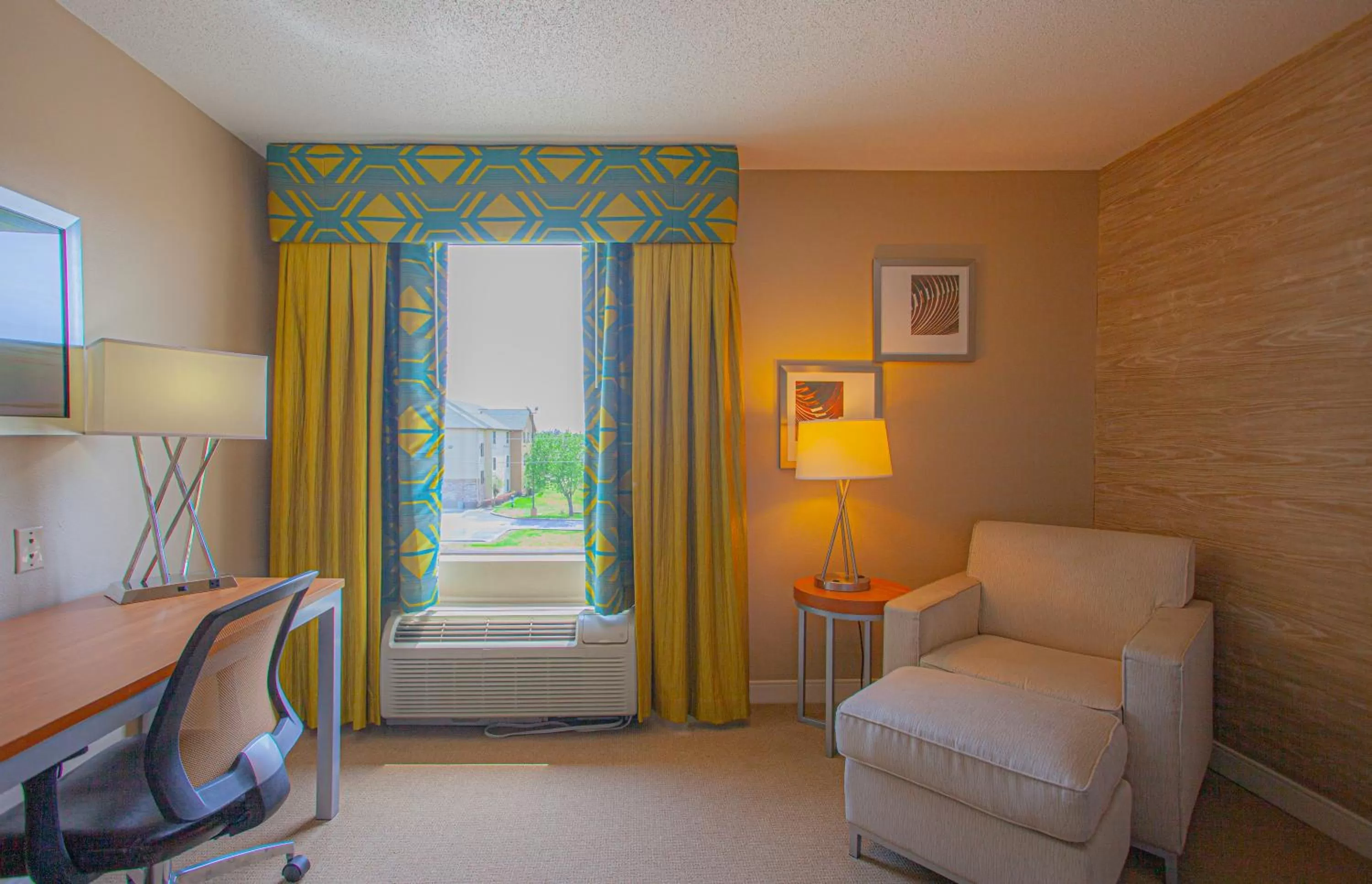 Photo of the whole room in Holiday Inn & Suites Spring - The Woodlands