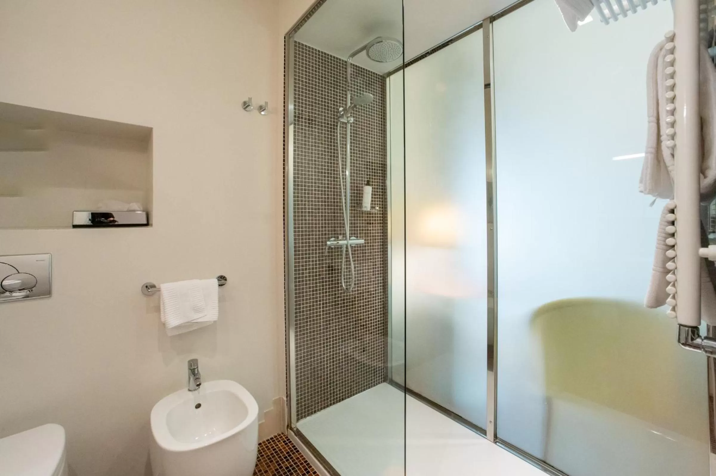 Shower in Hotel Annunziata