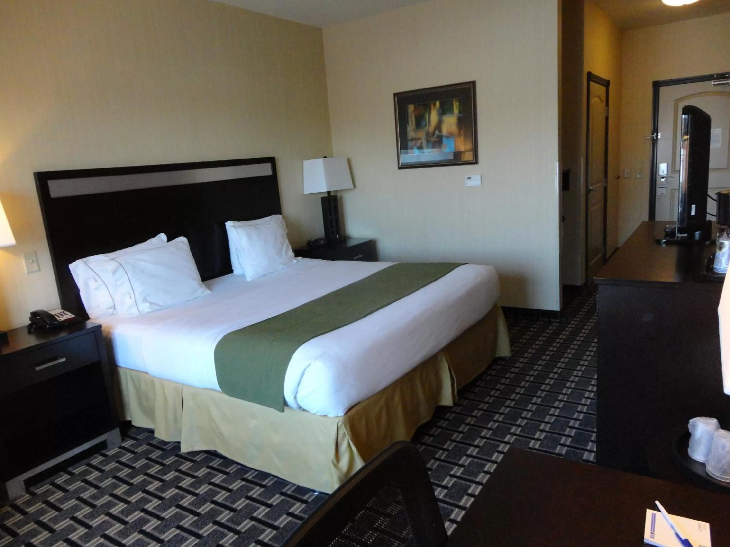 Standard King Room with Roll-in Shower - Mobility Accessible in Holiday Inn Express and Suites Limerick - Pottstown by IHG