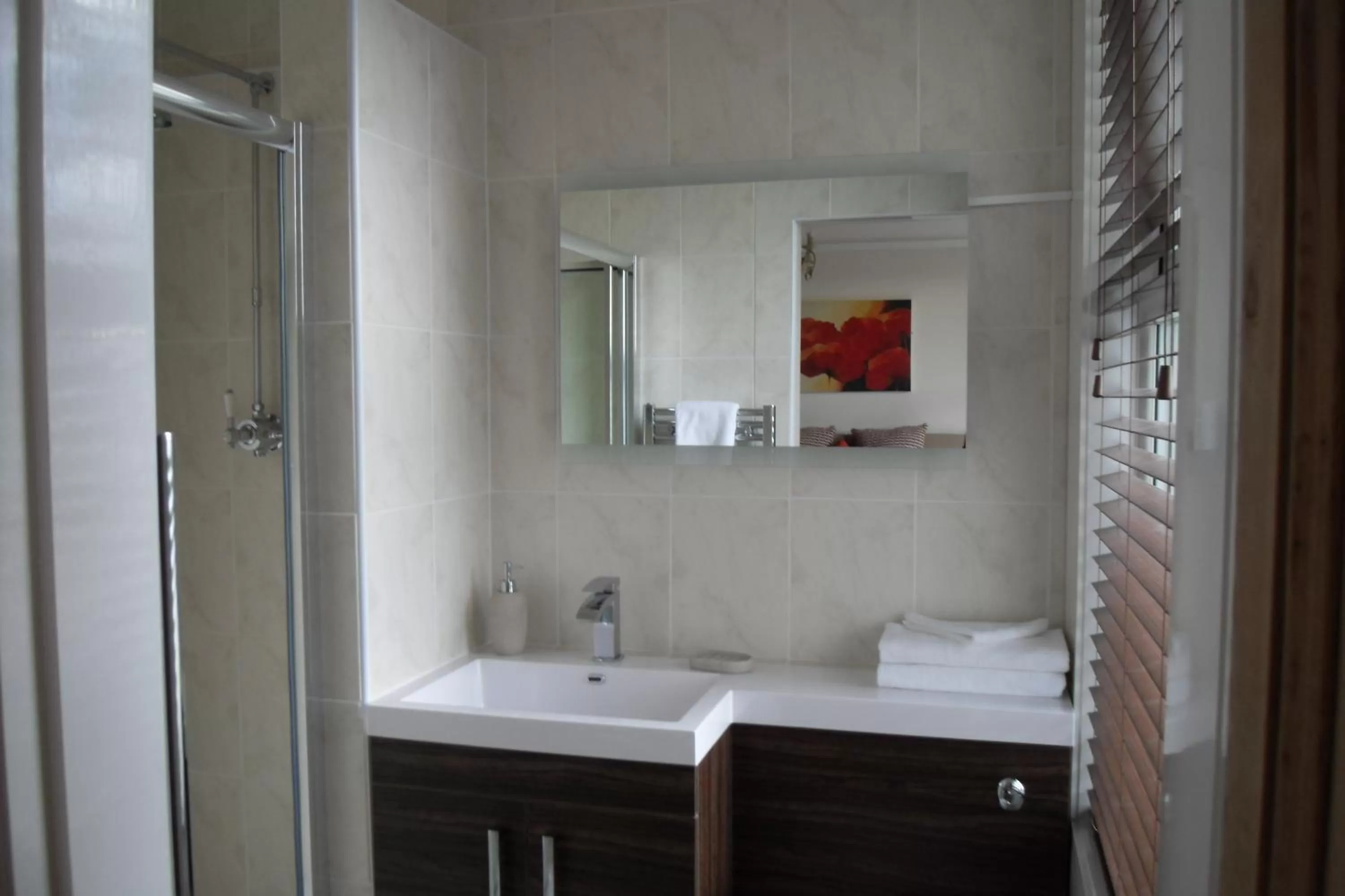 Shower, Bathroom in The Hive at 52