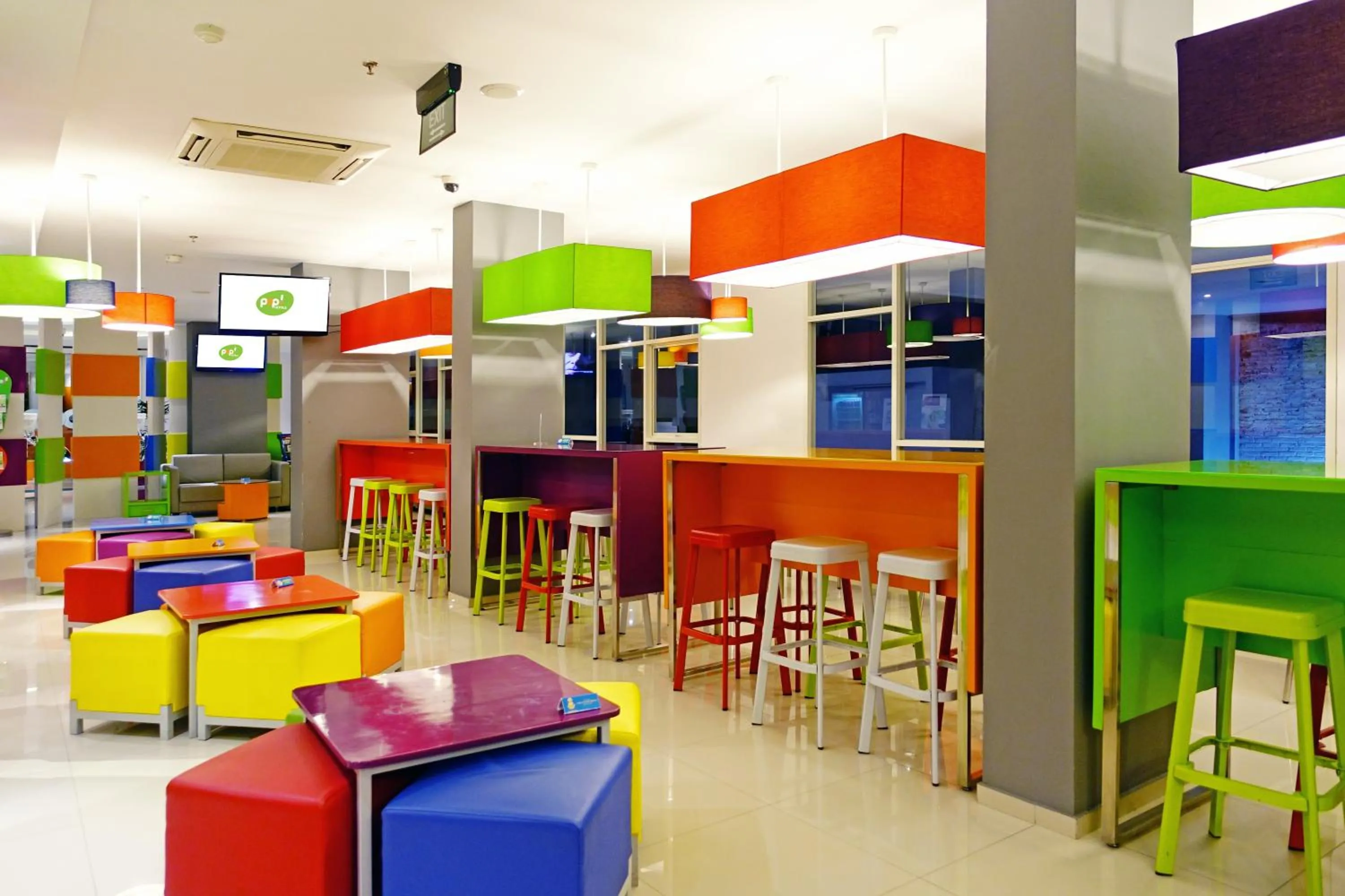 Lobby or reception in POP! Hotel Tanjung Karang