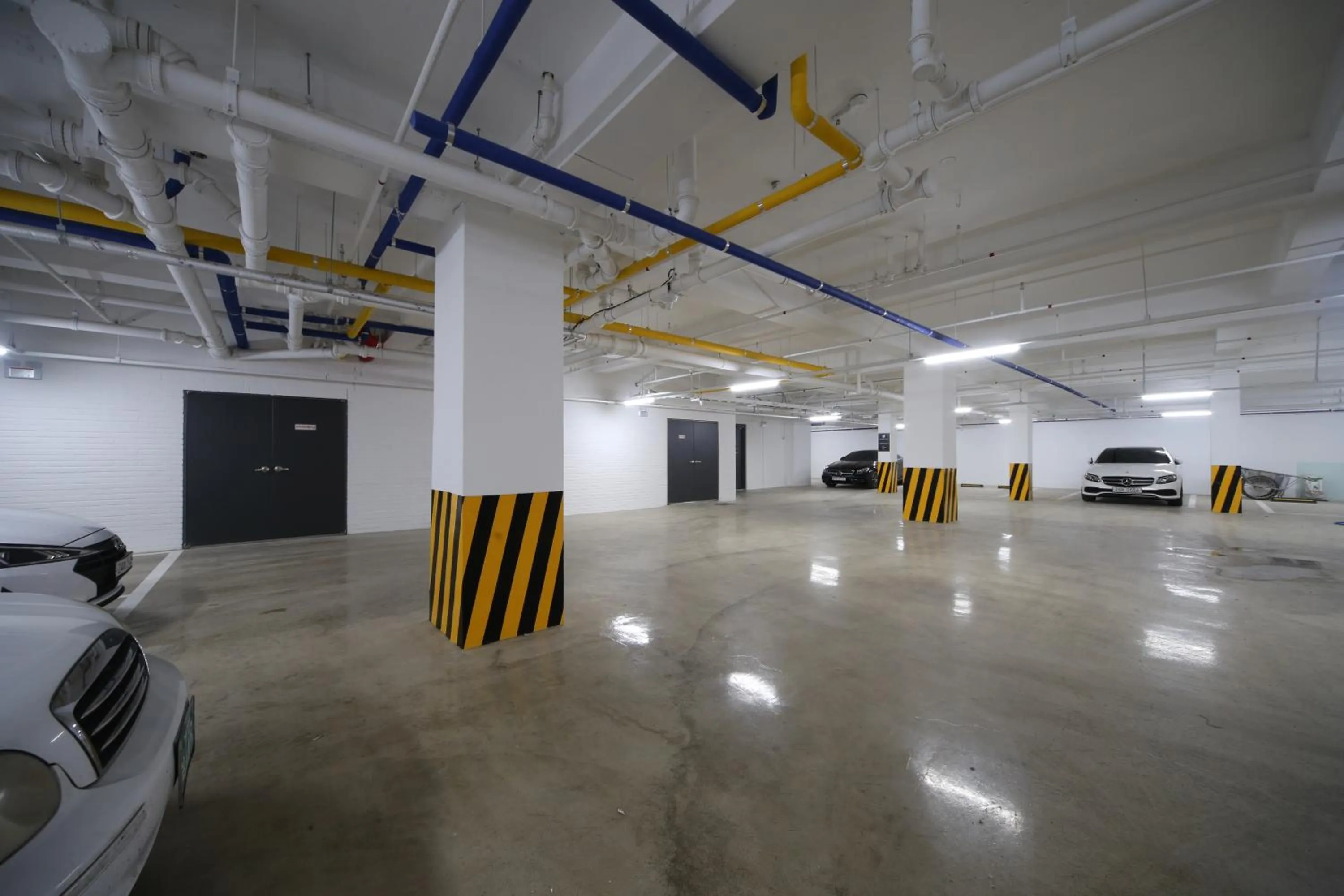 Property building in Hotel Noblestay