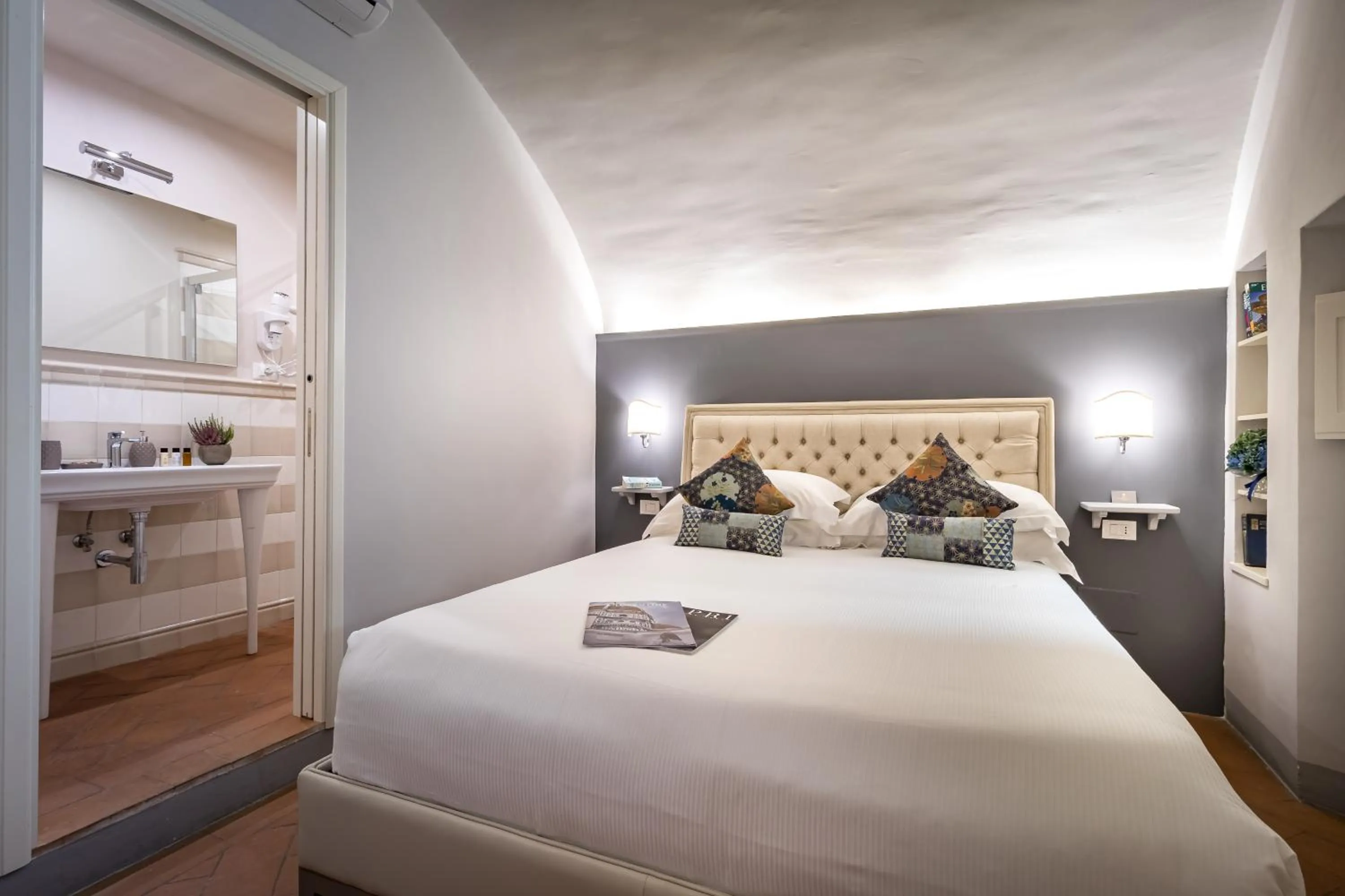 Bedroom, Bed in Palazzo Ridolfi - Residenza d'Epoca