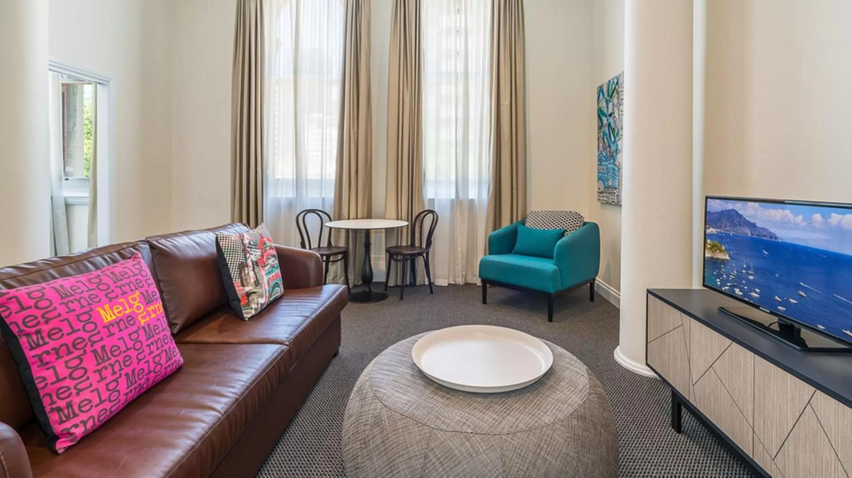 Living room, Seating Area in Quality Apartments Melbourne Central