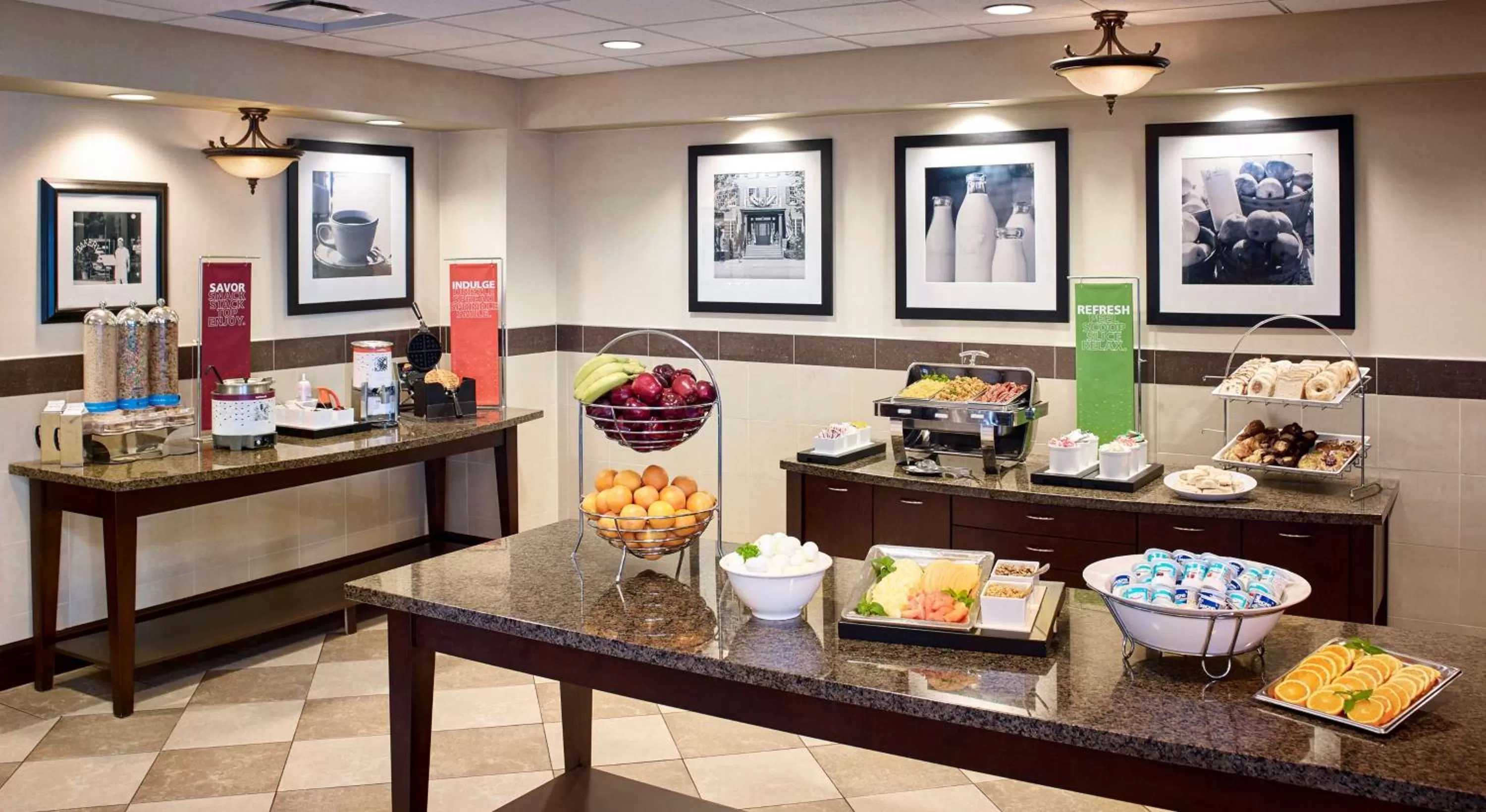 Dining area in Hampton Inn by Hilton North Bay