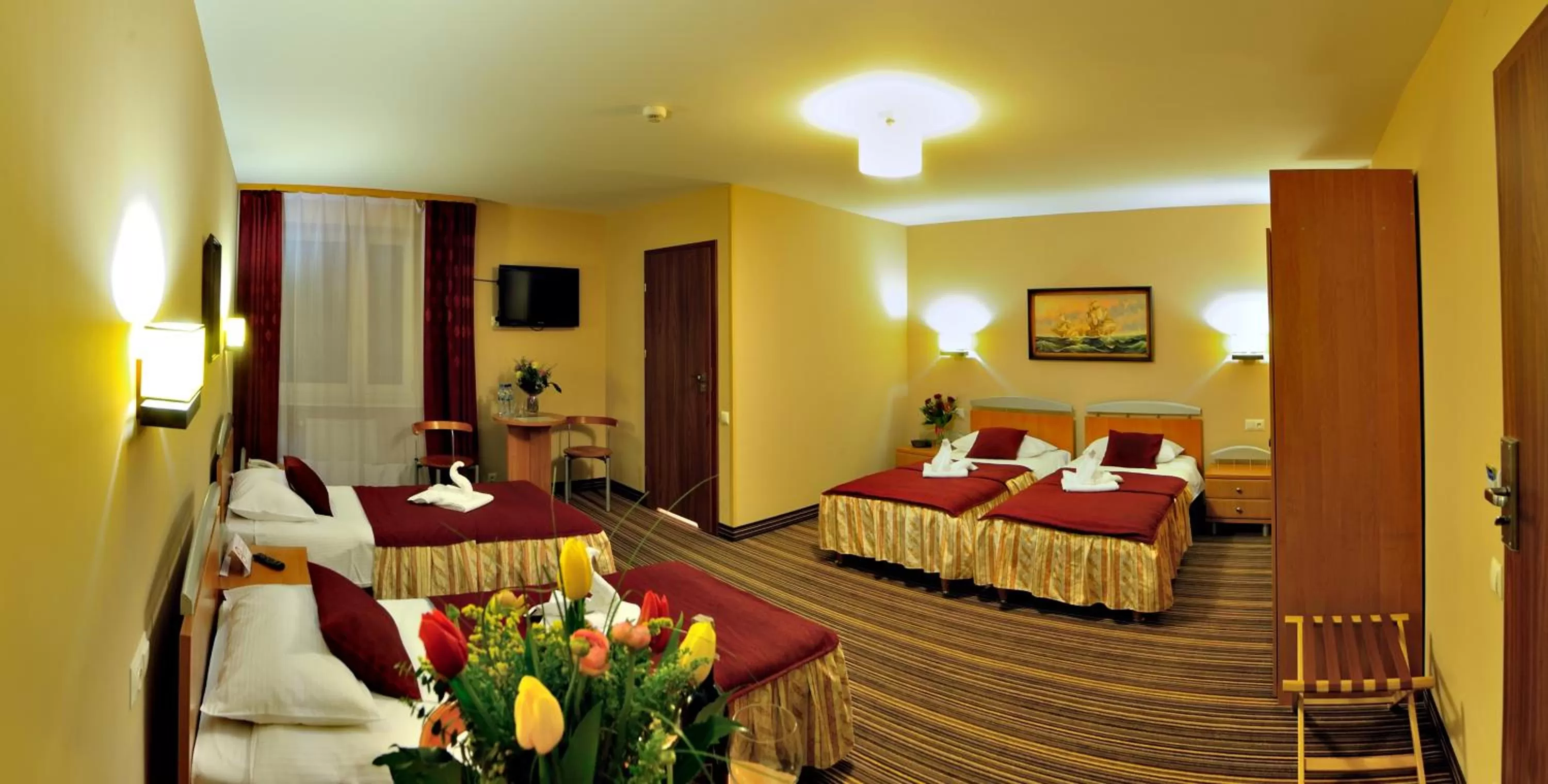 Photo of the whole room, Bed in Hotel Partner