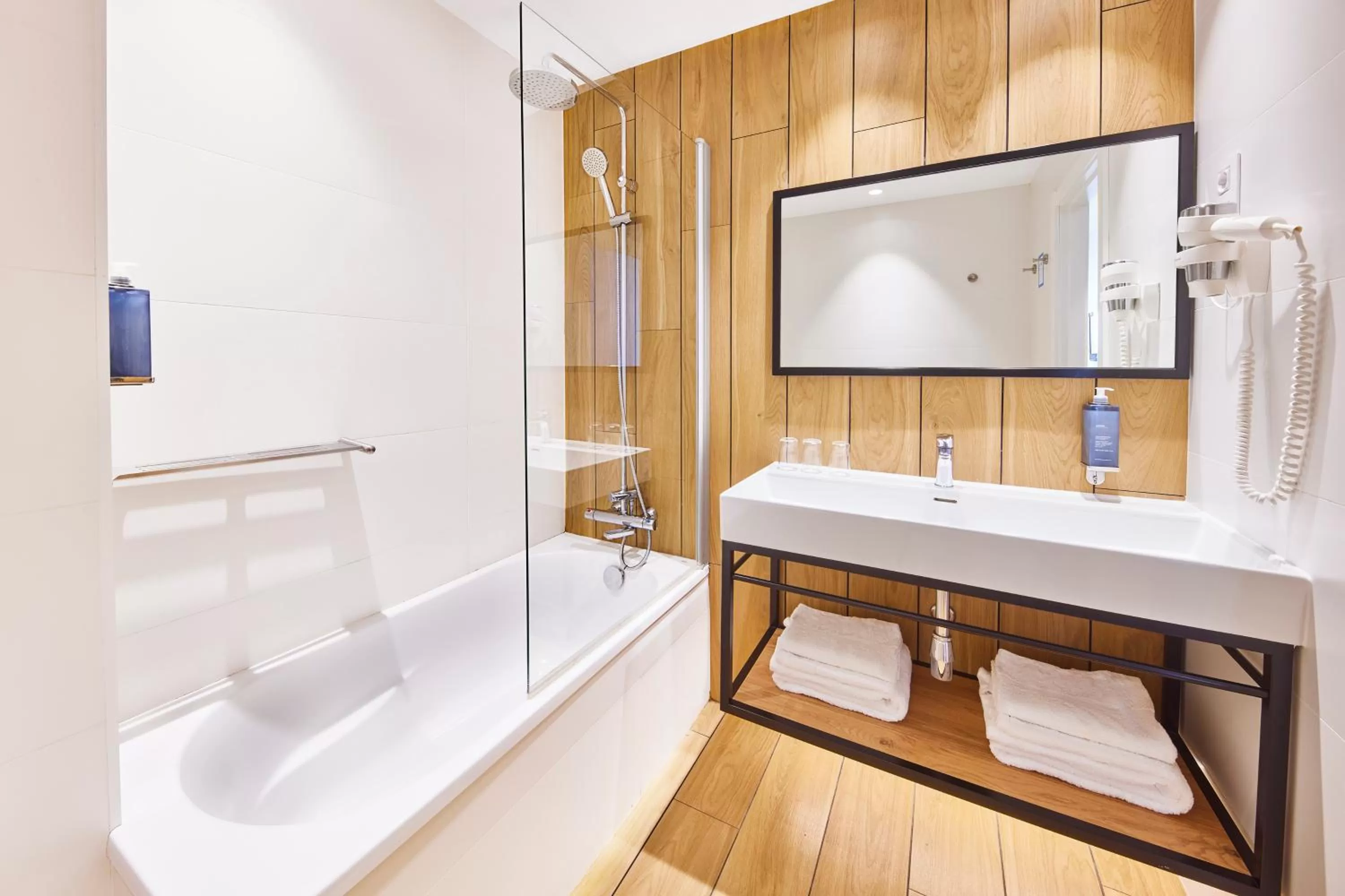 Bathroom in Barcelona Century Hotel