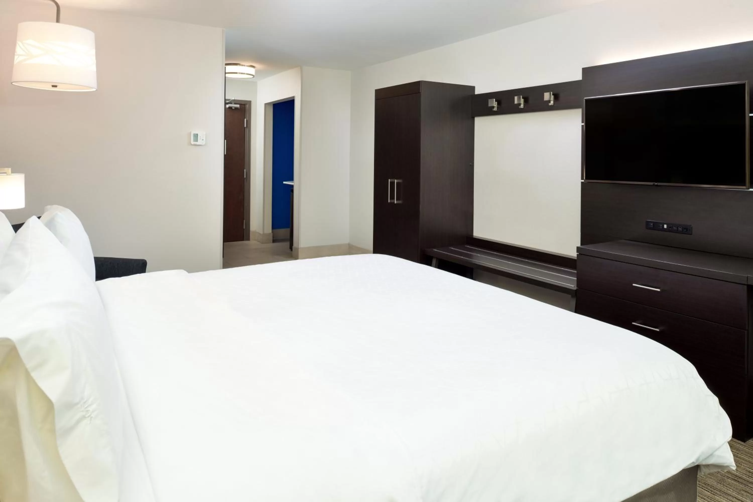 Bedroom, Bed in Holiday Inn Express & Suites Pueblo by IHG