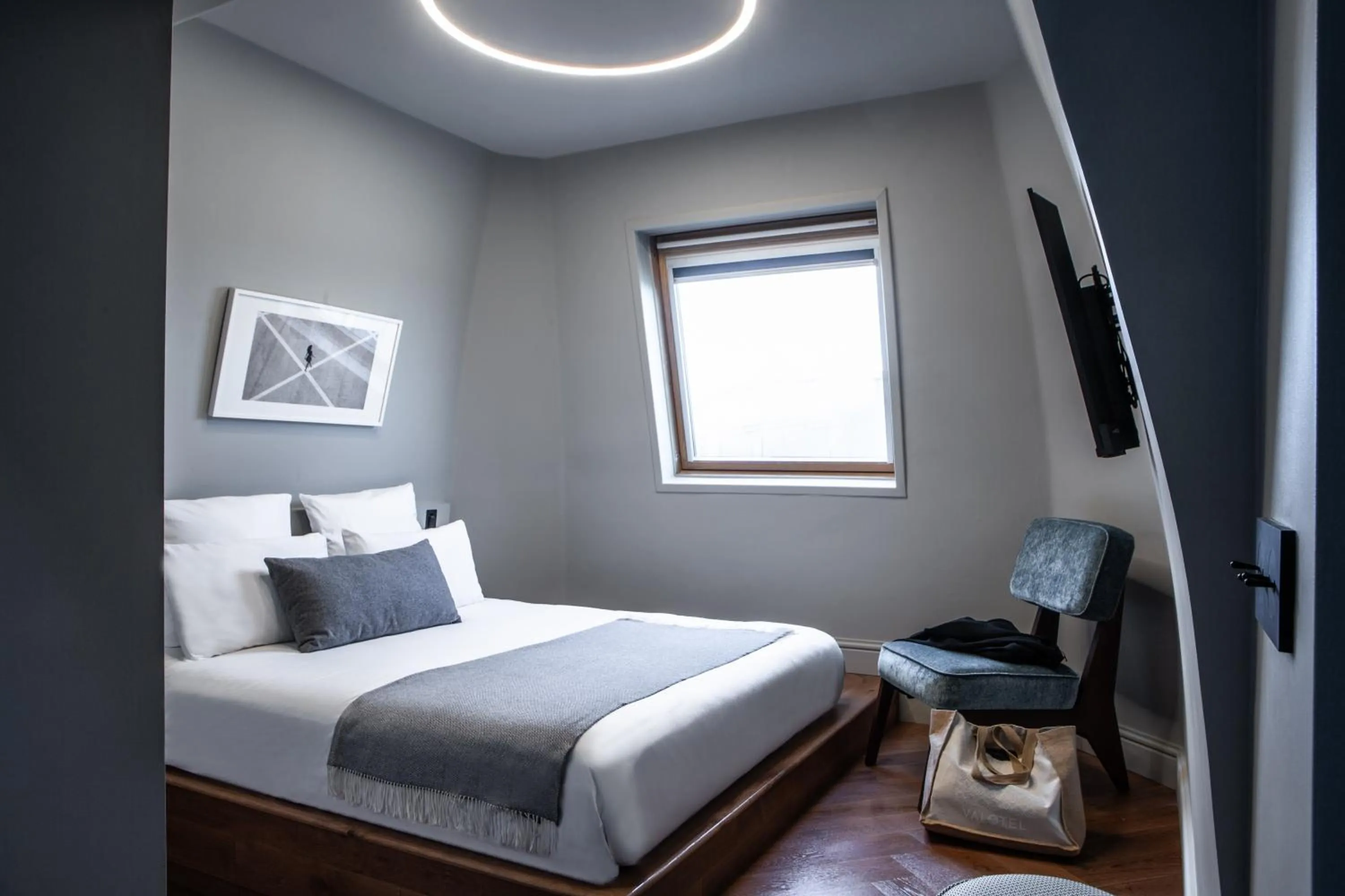 Bed in Hotel Flanelles Paris