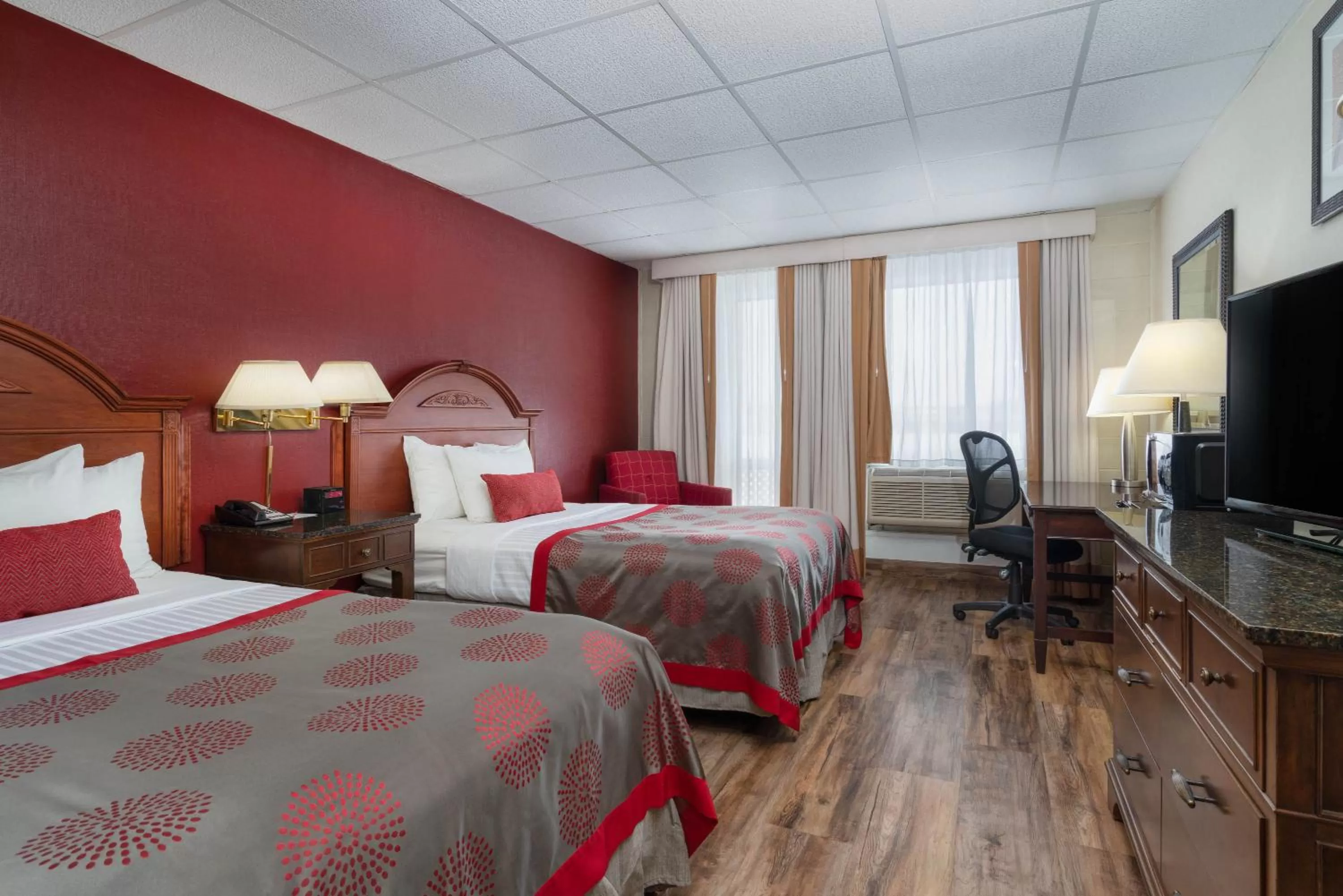 Bedroom, Bed in Ramada by Wyndham Albert Lea