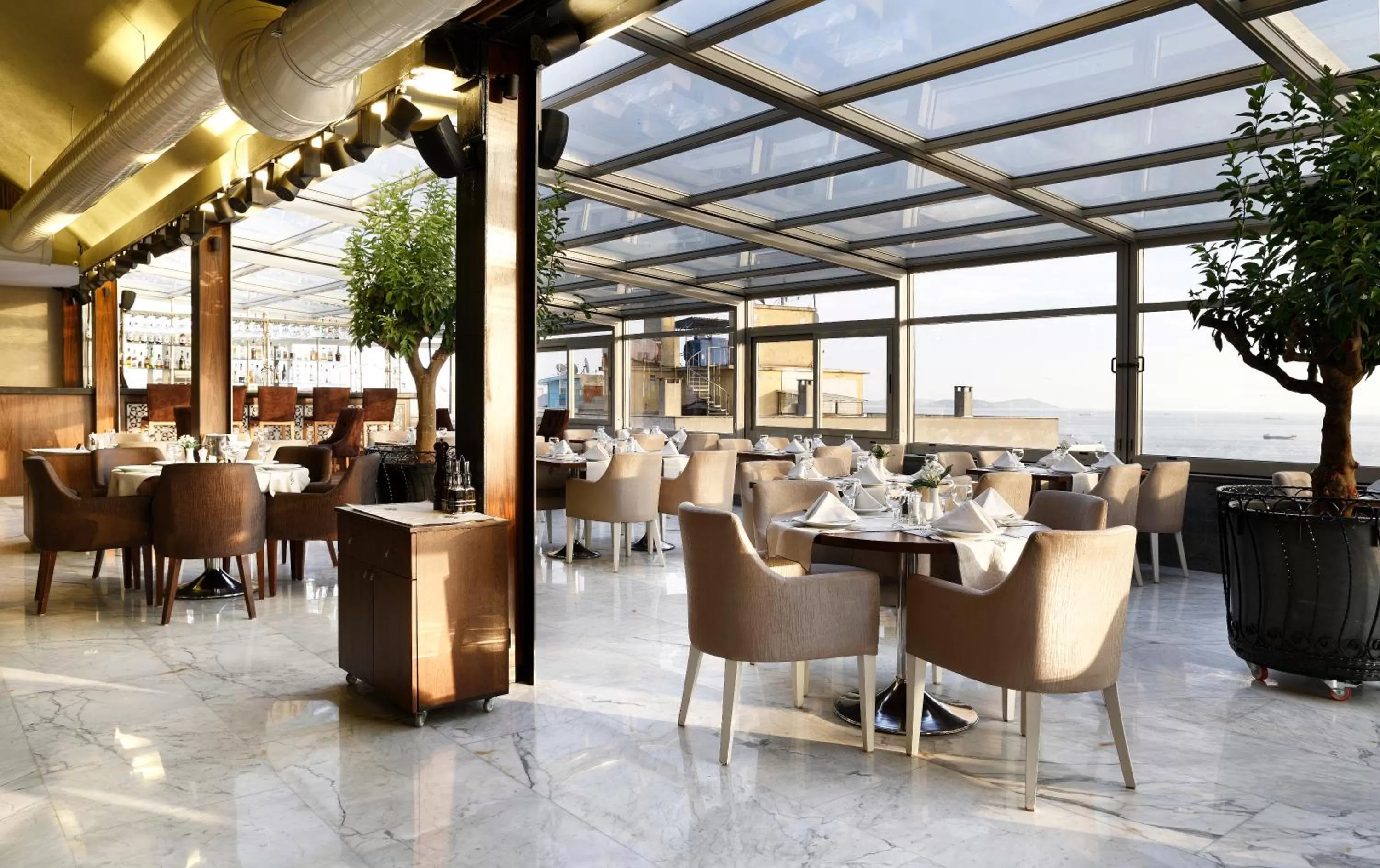 Restaurant/places to eat in Darkhill Hotel