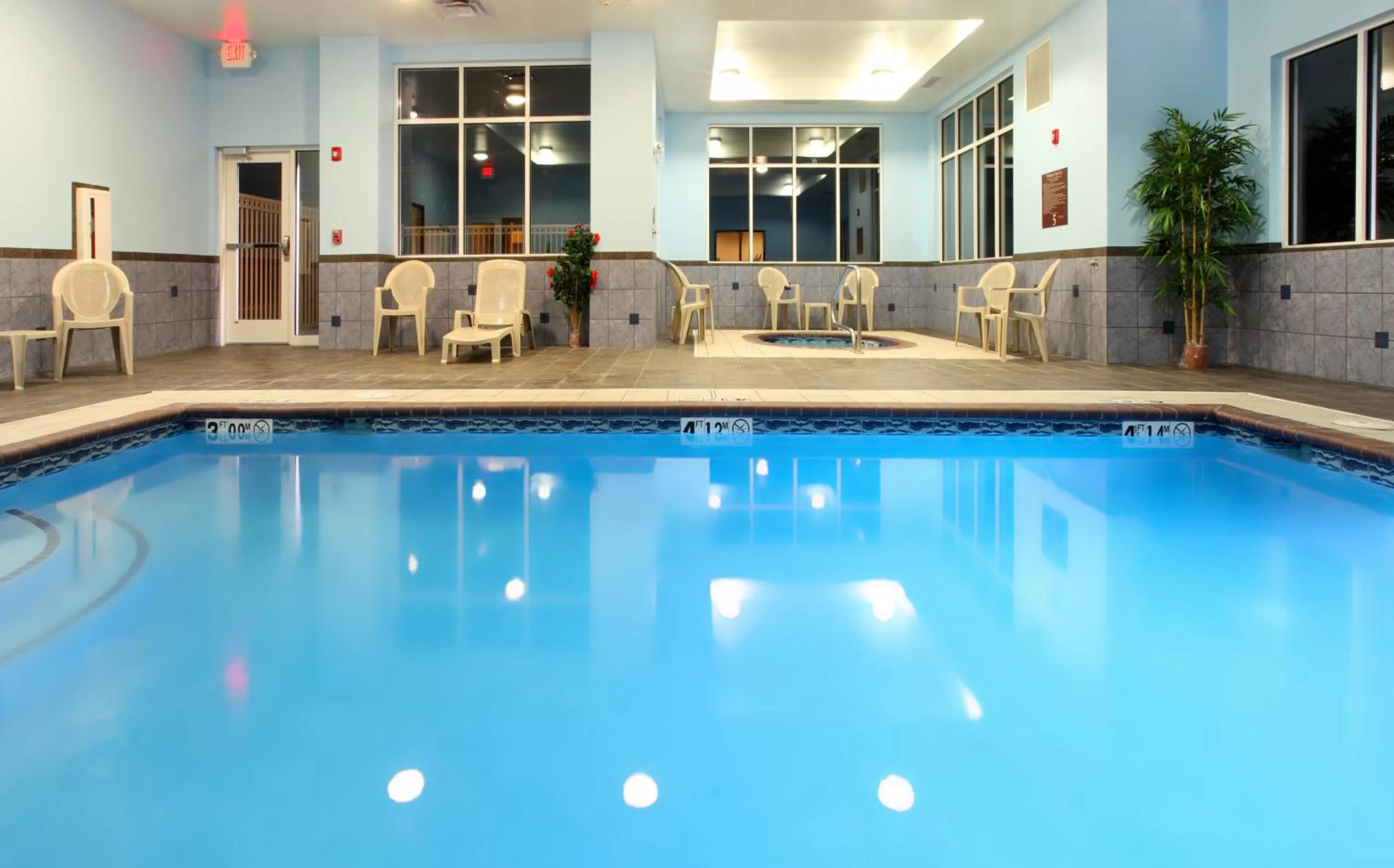 Swimming pool in Hyatt House Bentonville Rogers