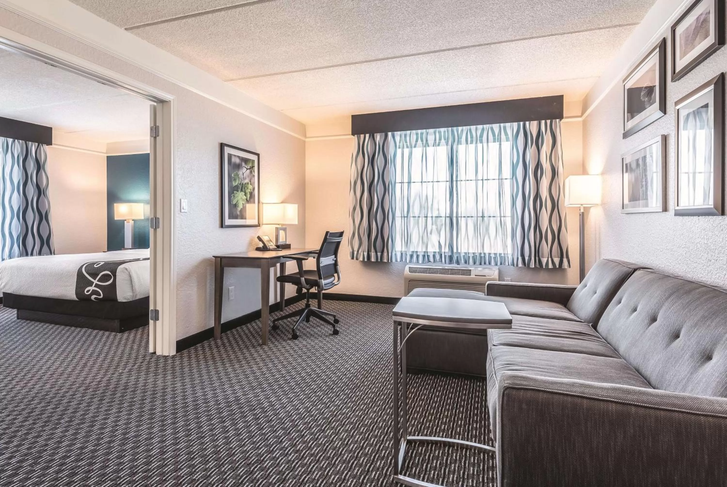 Photo of the whole room, Bed in La Quinta by Wyndham Orlando Lake Mary