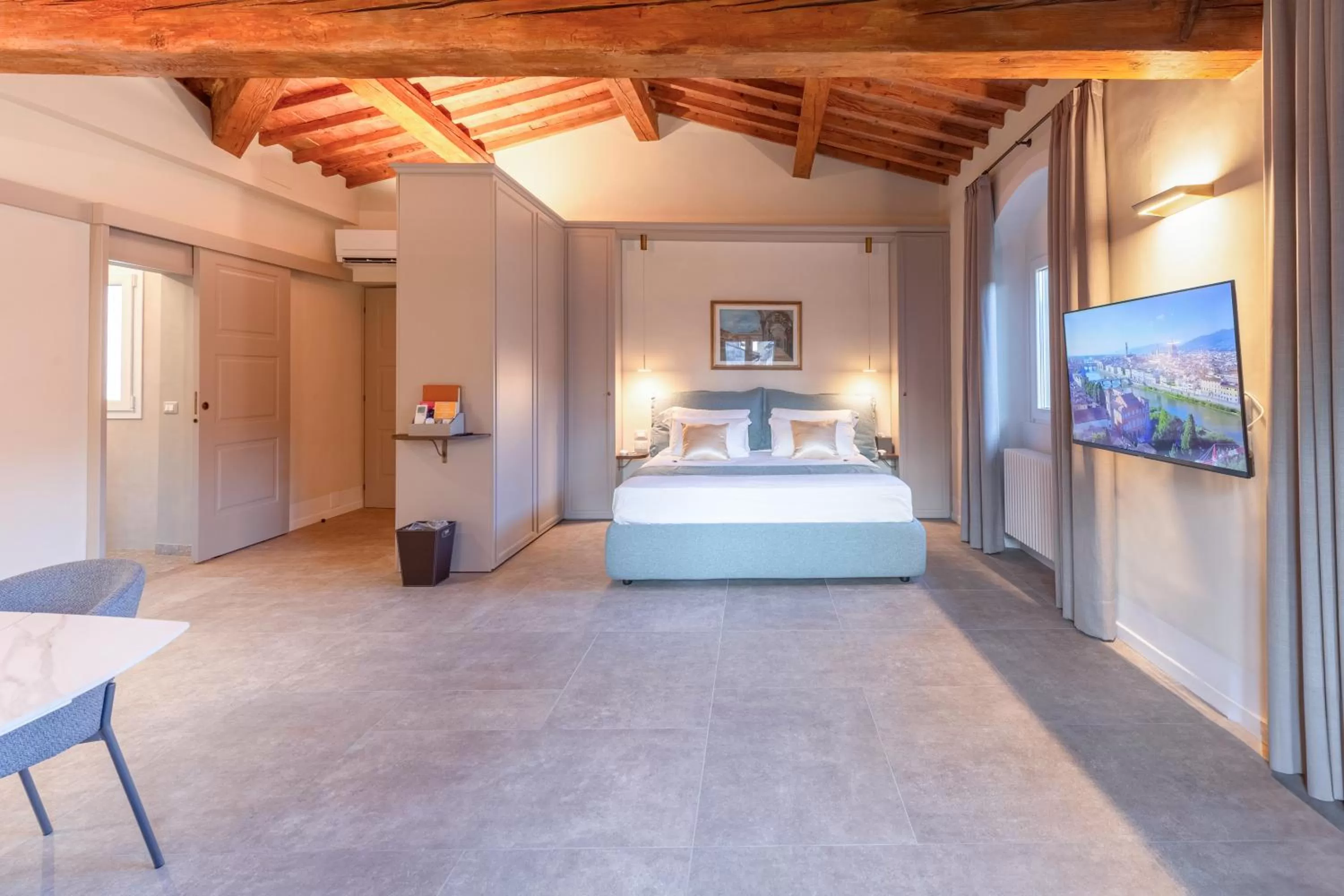 Bed in Dimora Le Torri - Boutique Luxury Suites in Florence Historic Centre - Adults Only