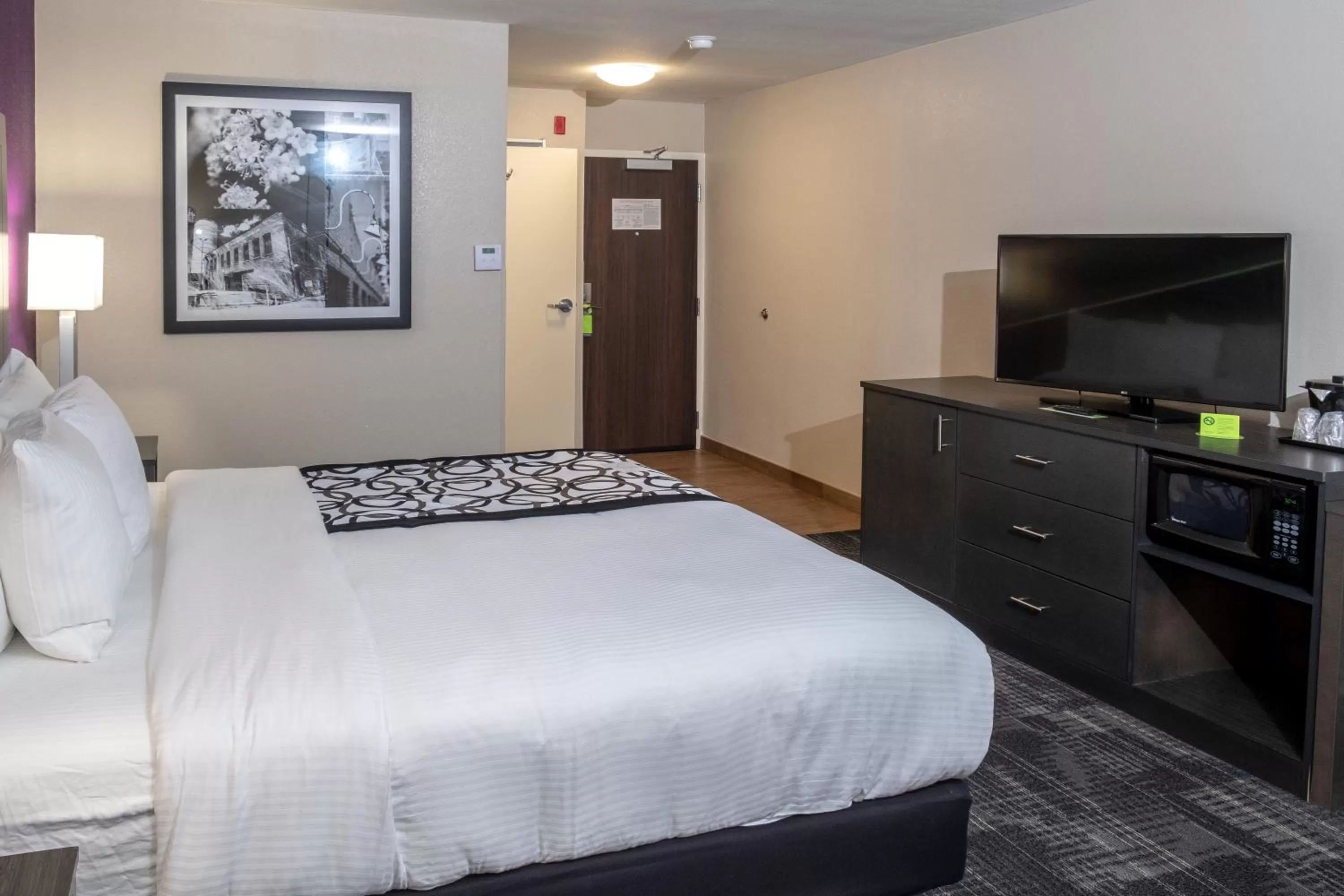 Bed in La Quinta by Wyndham Columbus MS