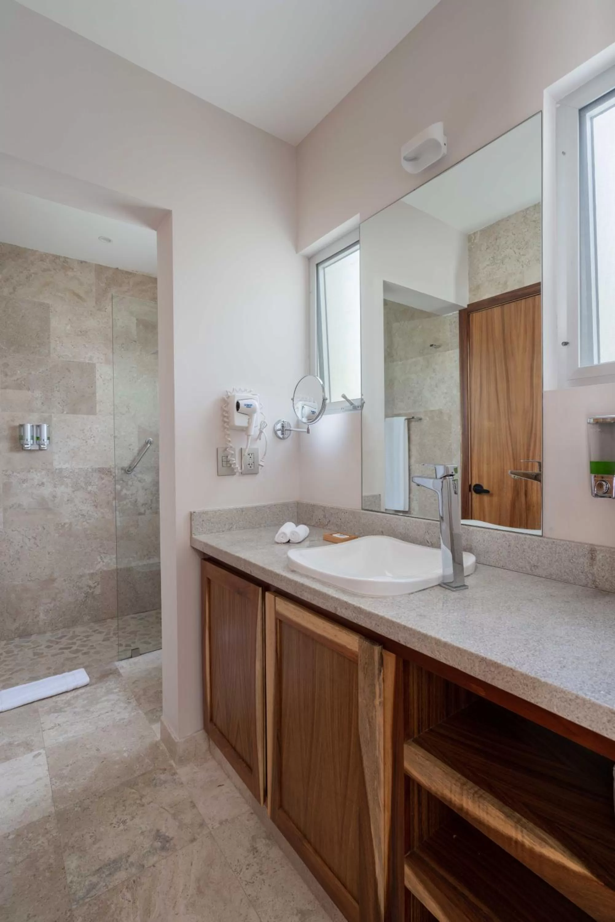 Shower in Valhalla Residences by Biwa