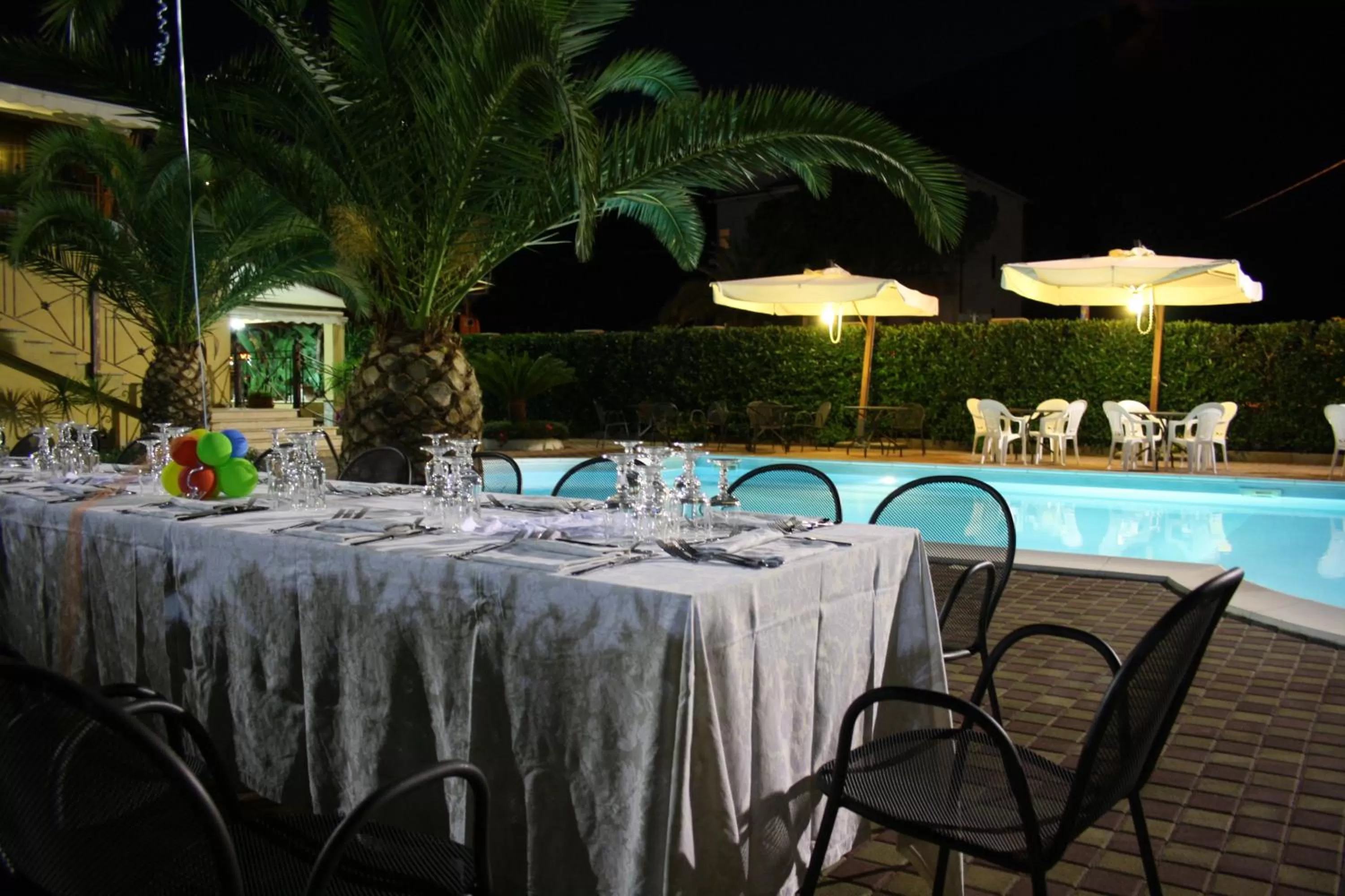 Restaurant/places to eat in Hotel Marinella