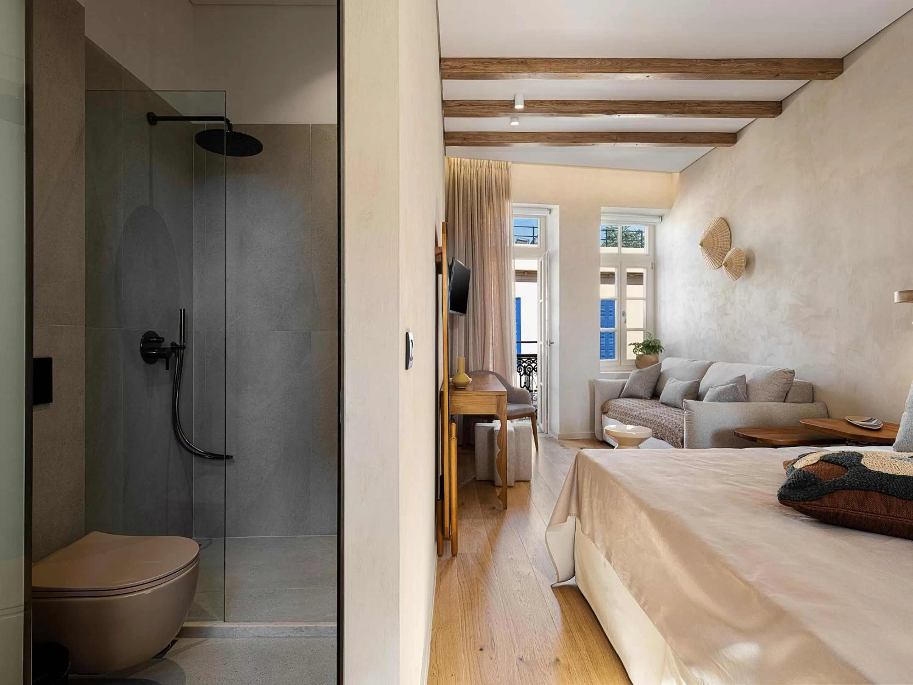 Shower, Bed in Casa Modiano Boutique