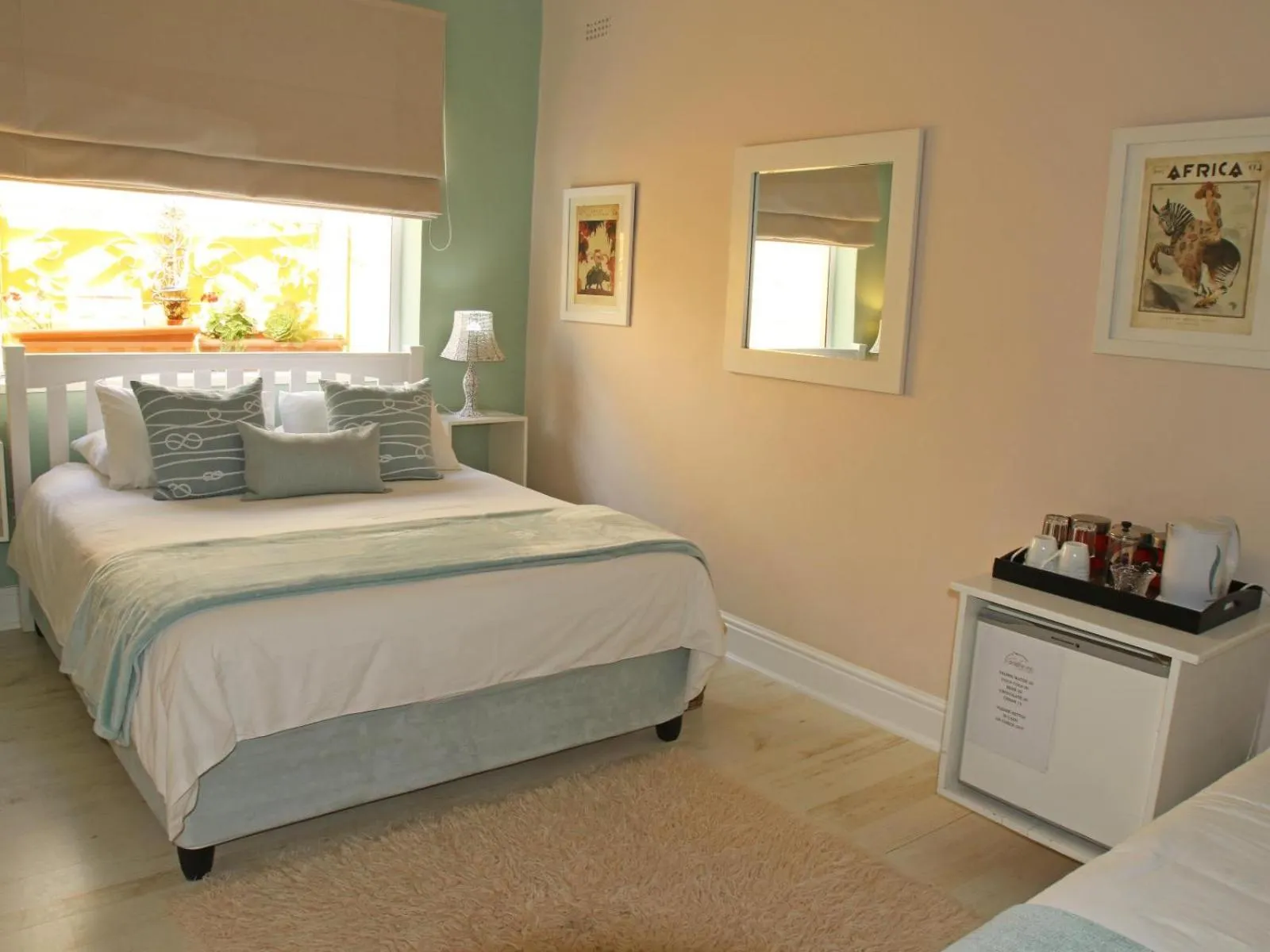 Bed in Dolphin Inn Guesthouse