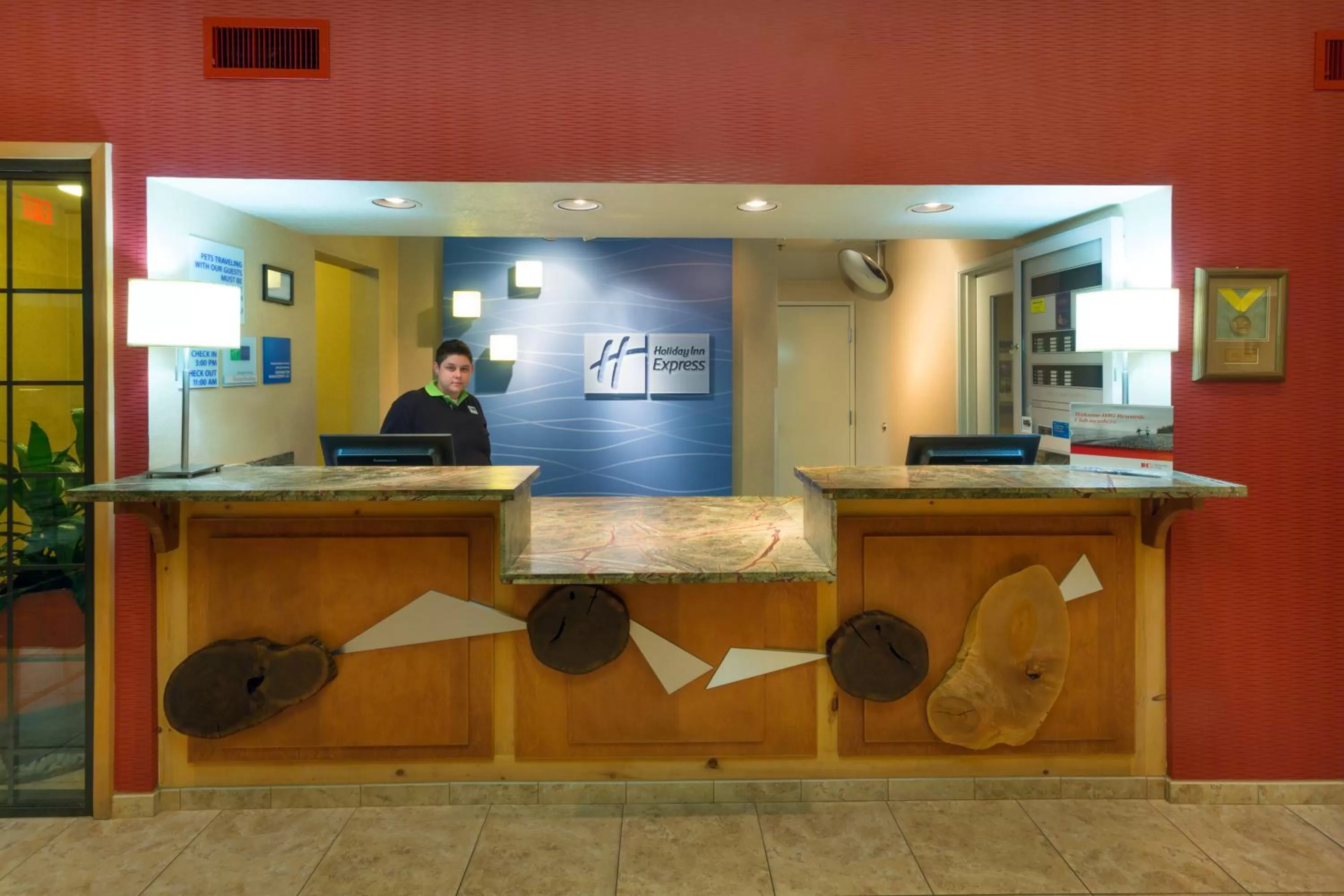 Lobby or reception in Holiday Inn Express Grants Pass by IHG