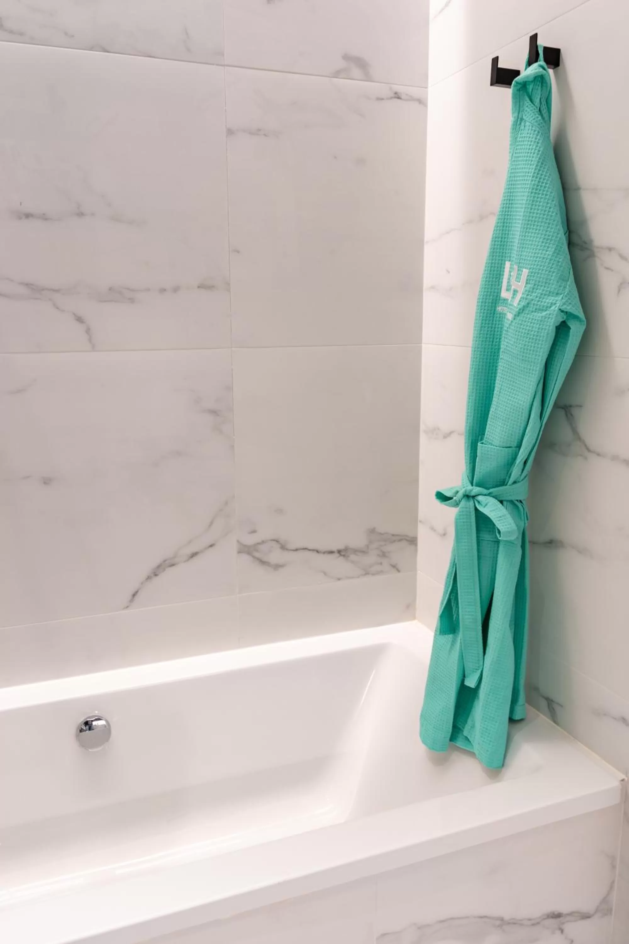 Bath in L&H Gran Vía Valencia