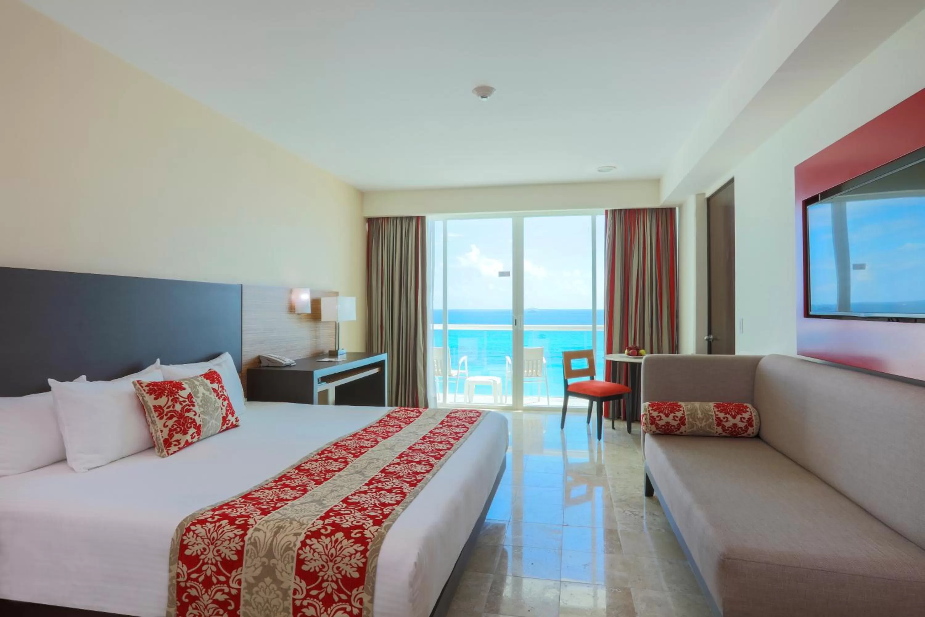 Photo of the whole room, Bed in Krystal Cancun