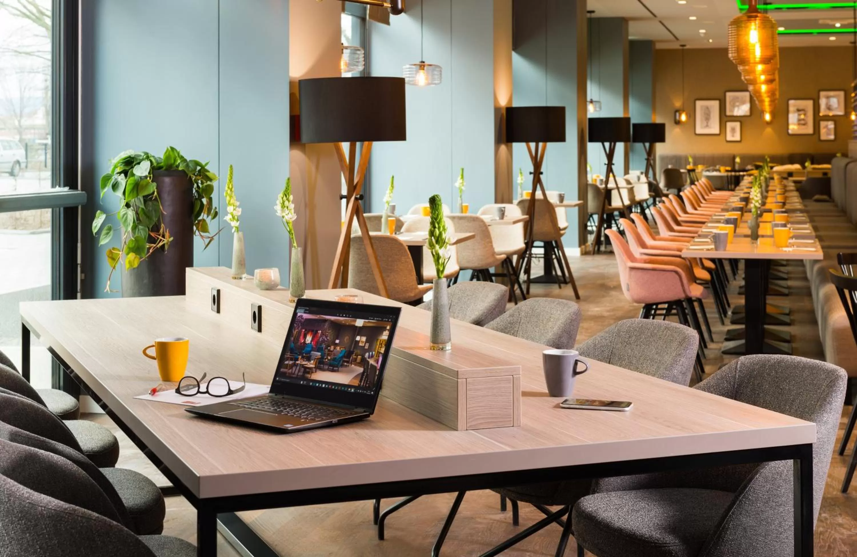 Lounge or bar in Leonardo Hotel Offenbach Frankfurt