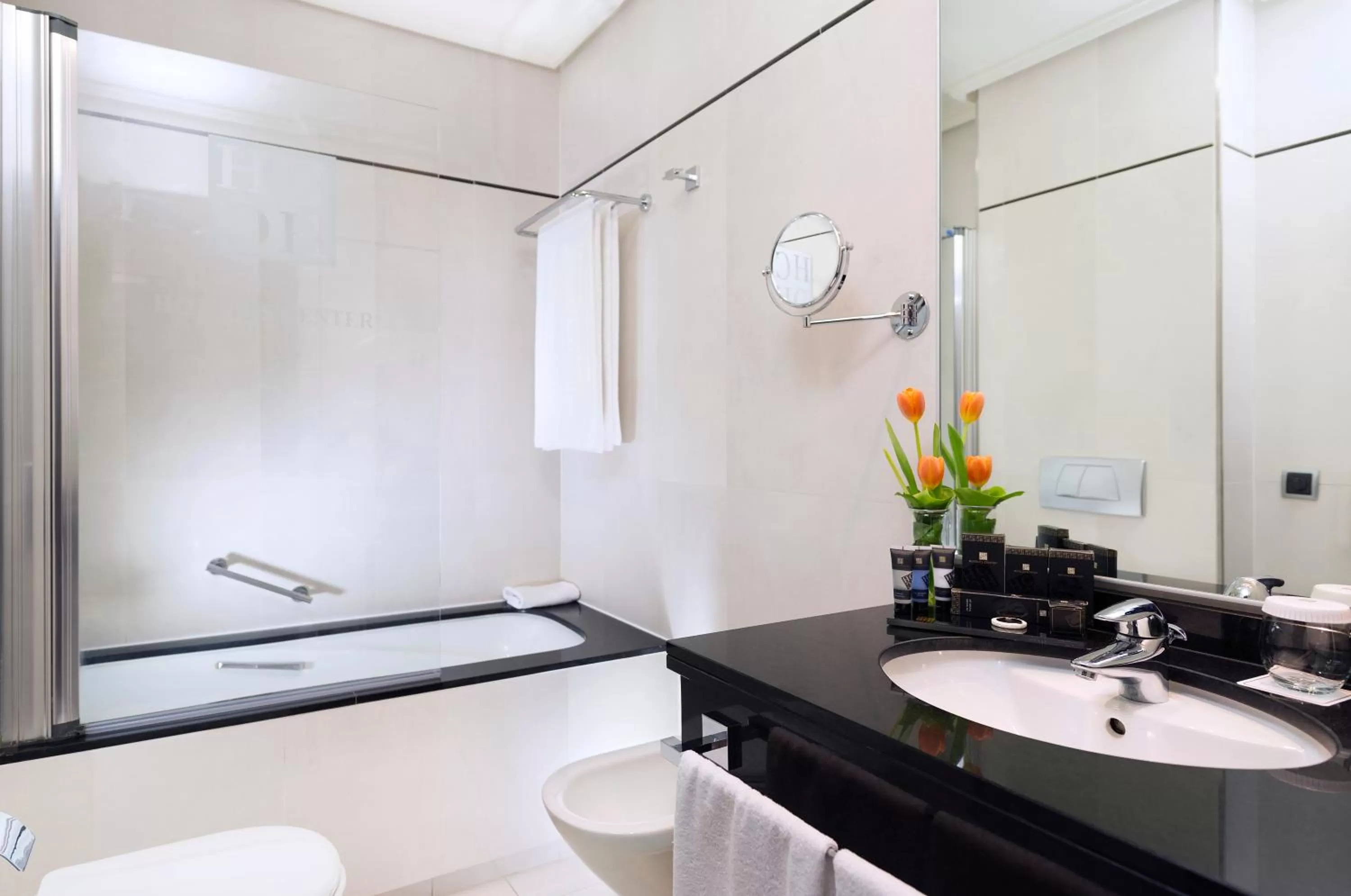 Bathroom in Hotel Valencia Center