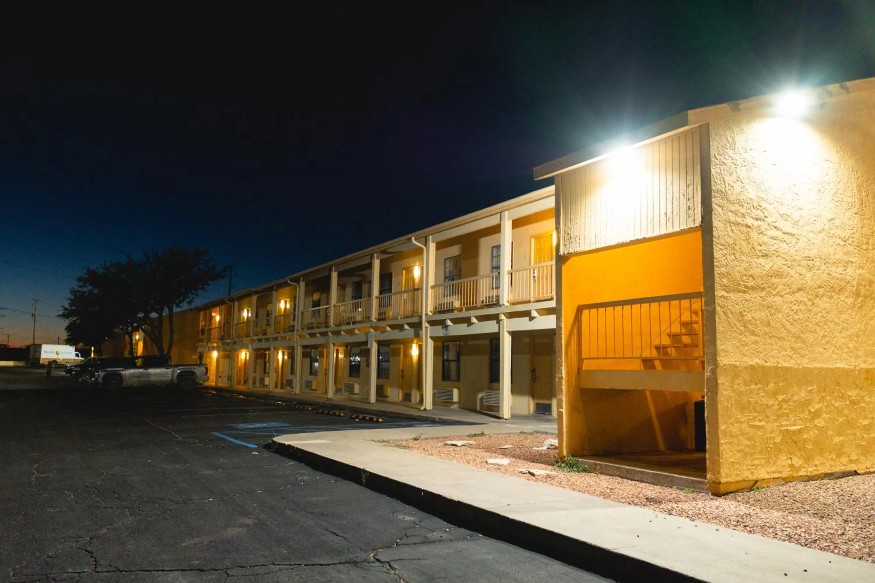 Property Building in BAYMONT BY WYNDHAM