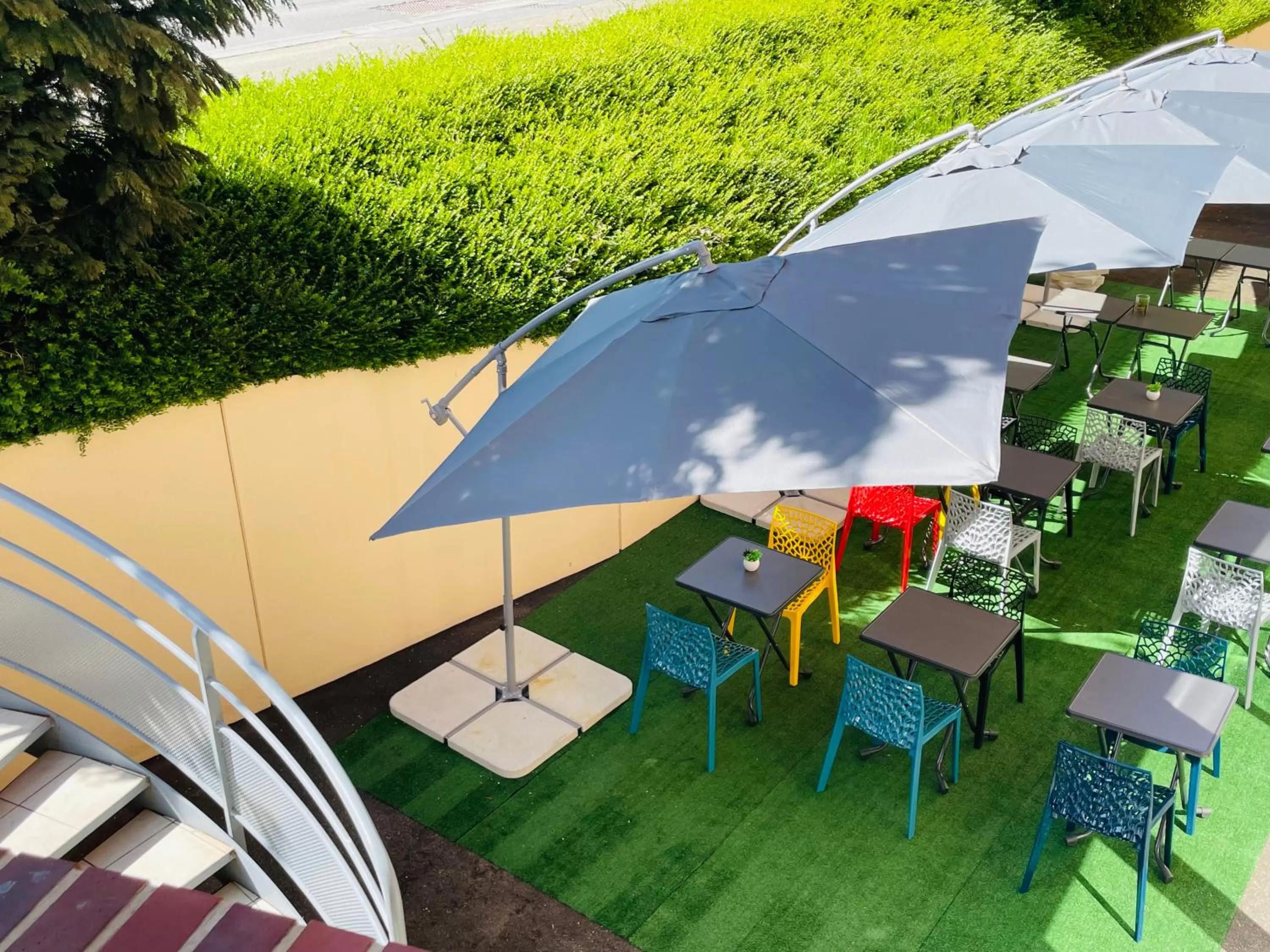 Patio in Hotel Le Saint Aubin