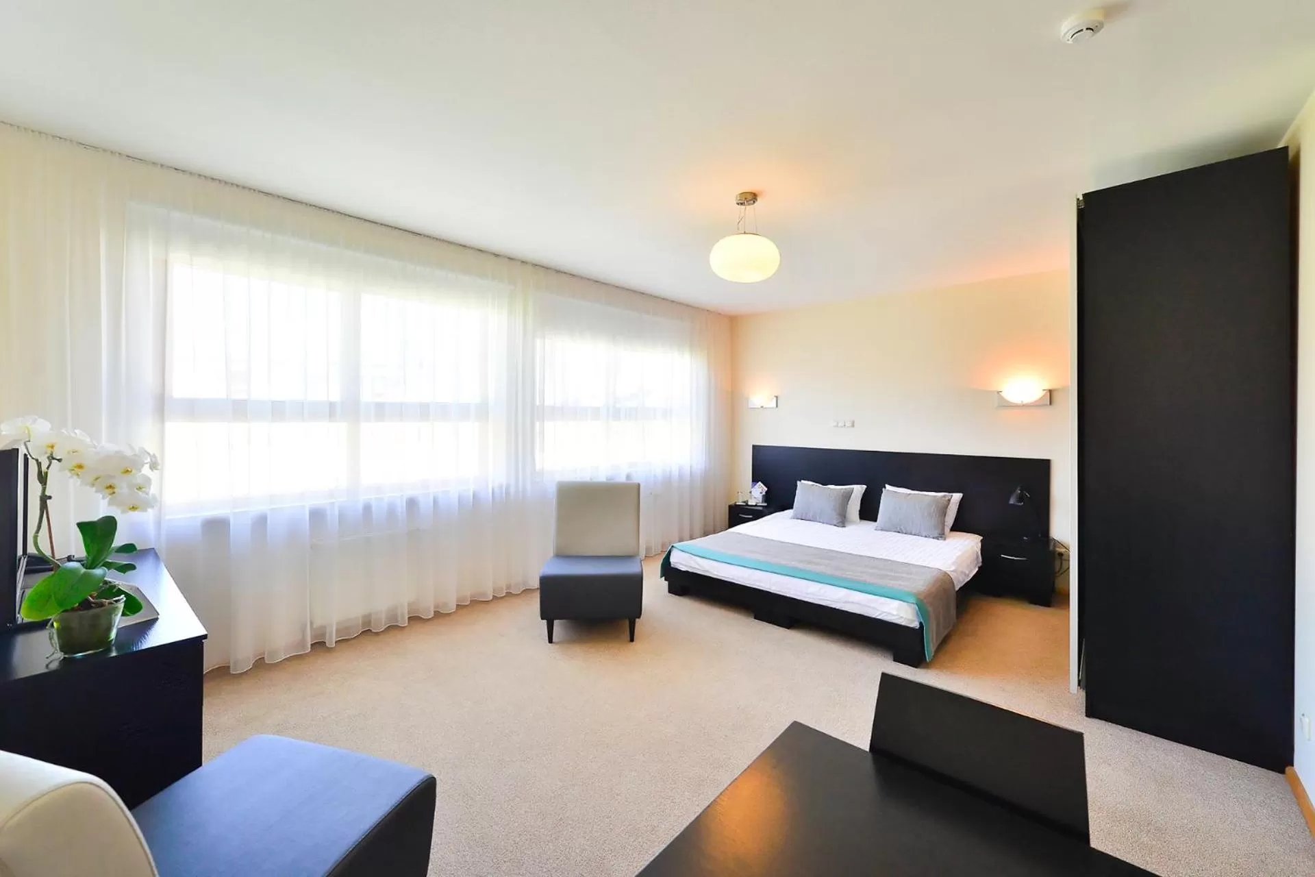 Bedroom, Bed in Superior Hotel Vantis Riverside