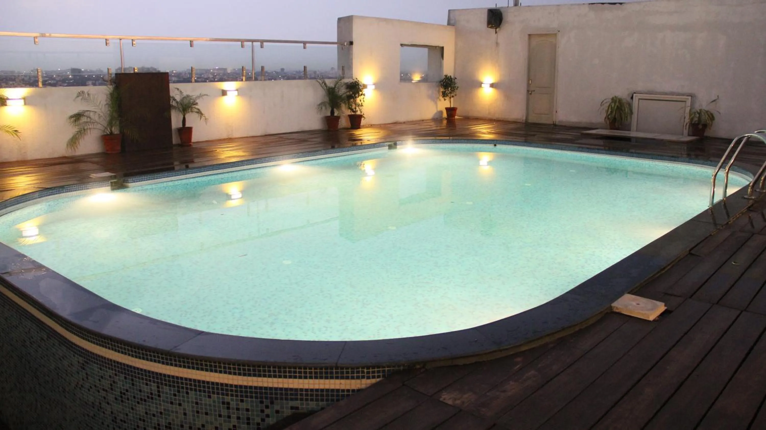 Swimming pool in The Park Classic