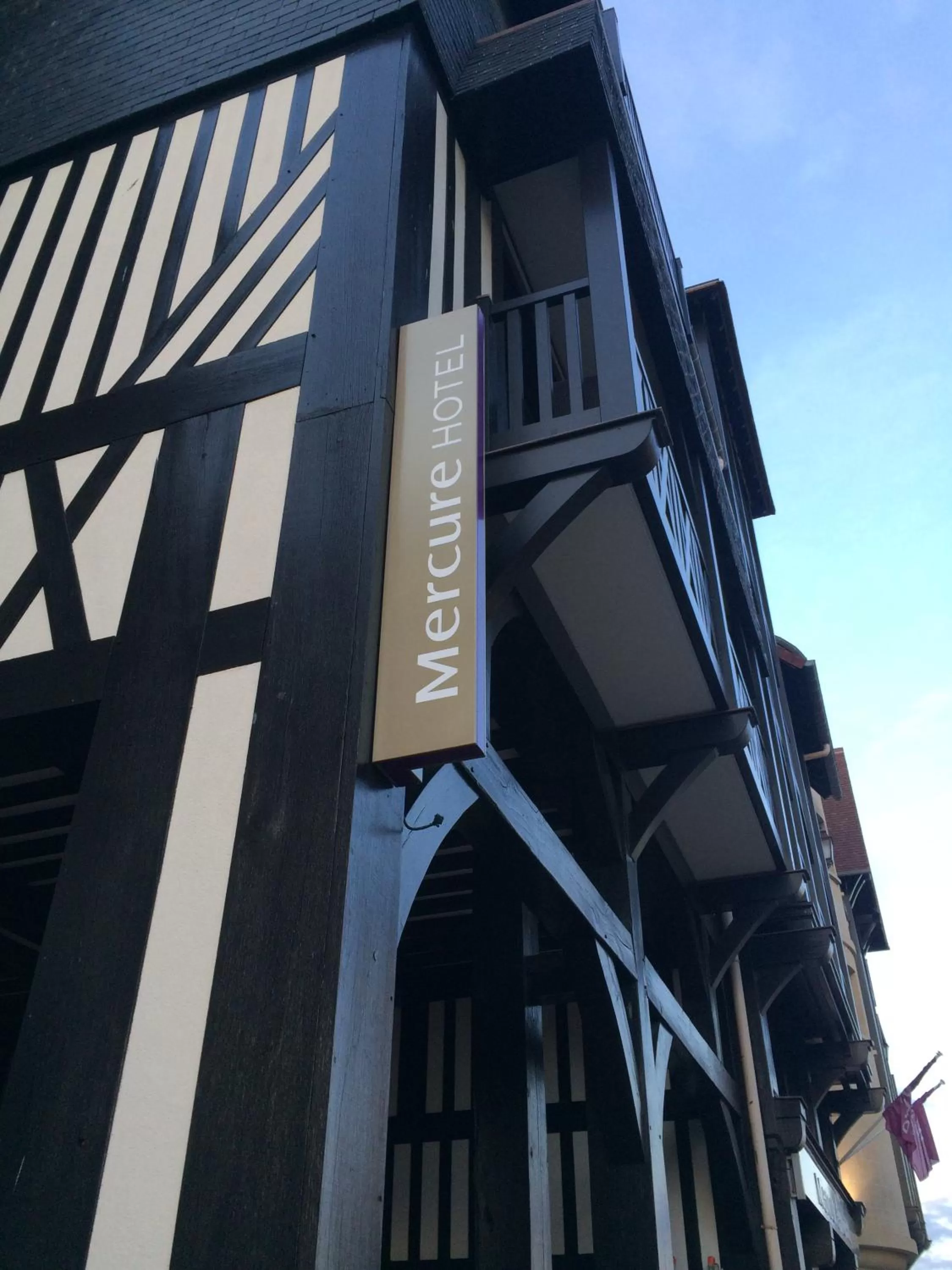 Facade/entrance in Mercure Deauville Centre