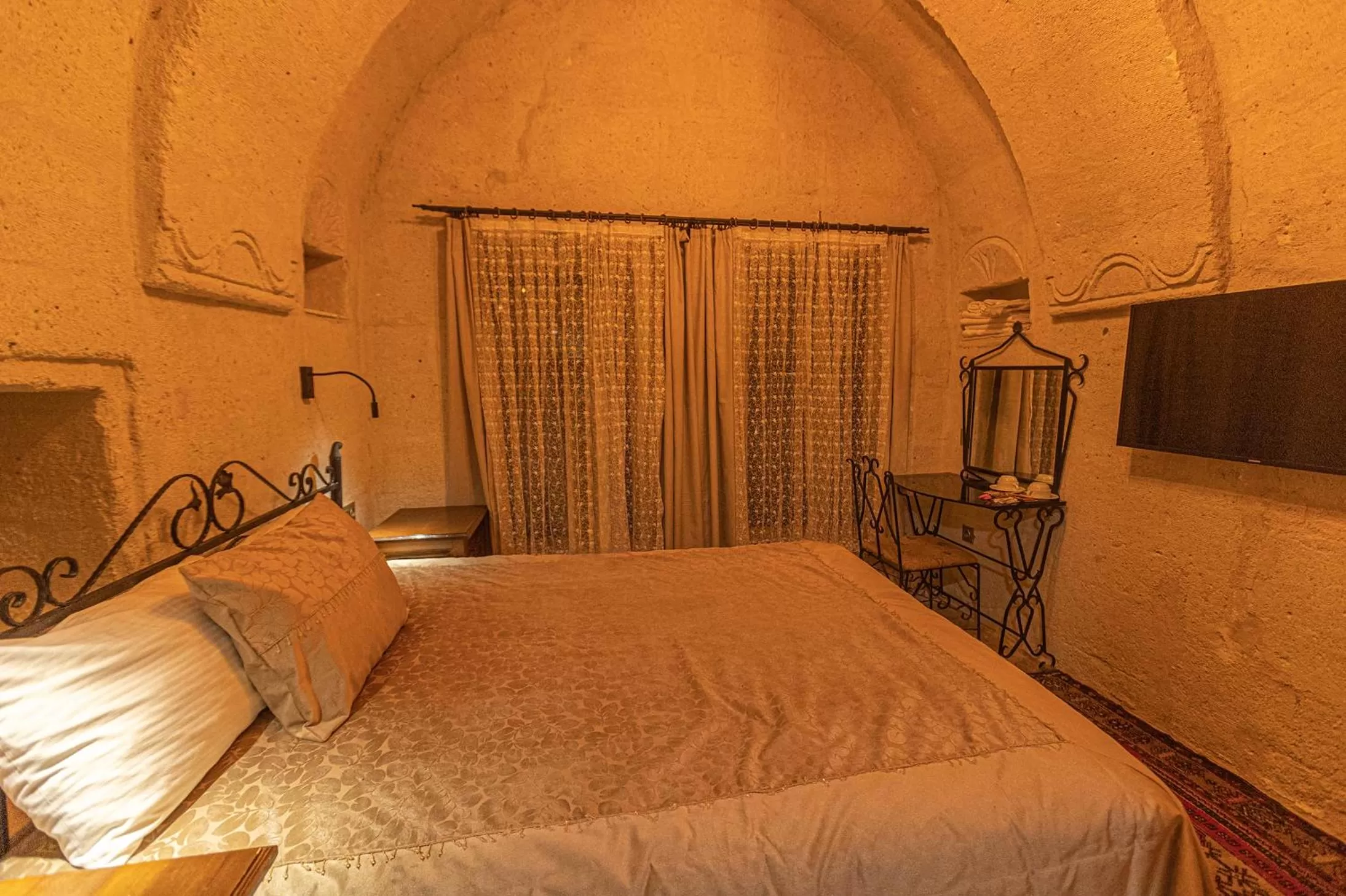 Bed in Taskonak Hotel